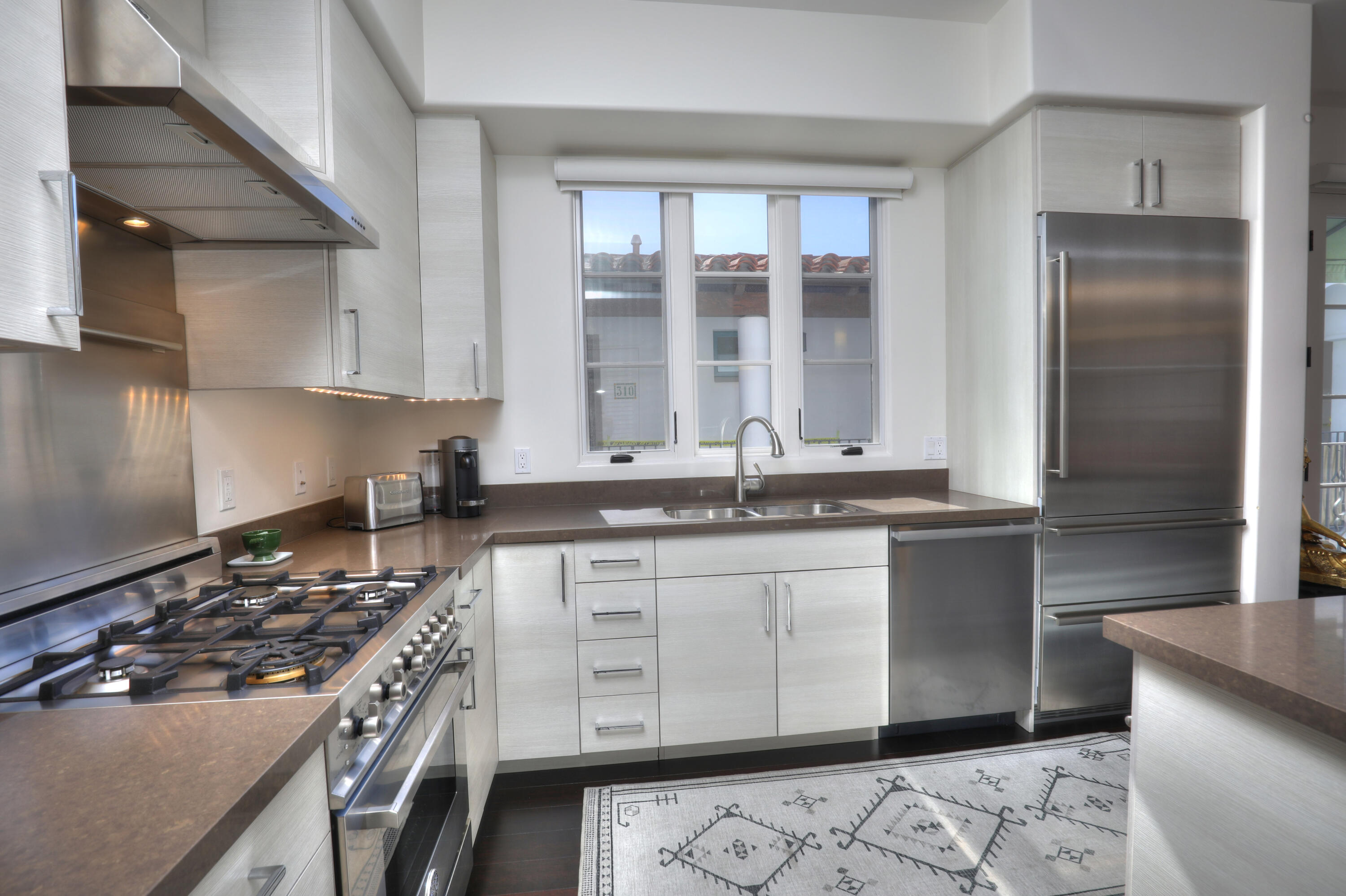 18 W Victoria Street Unit: 307