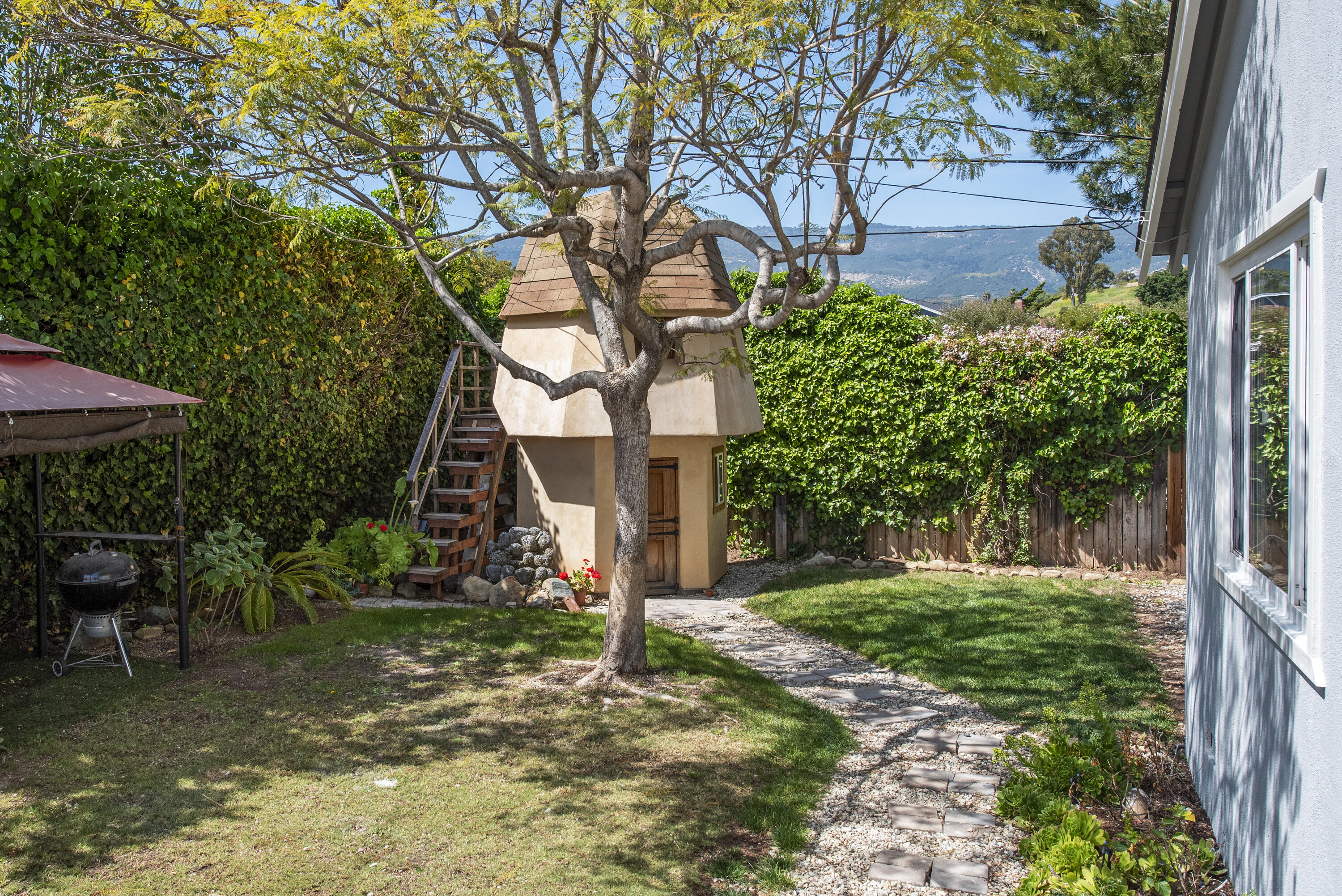 697 Rossmore Road