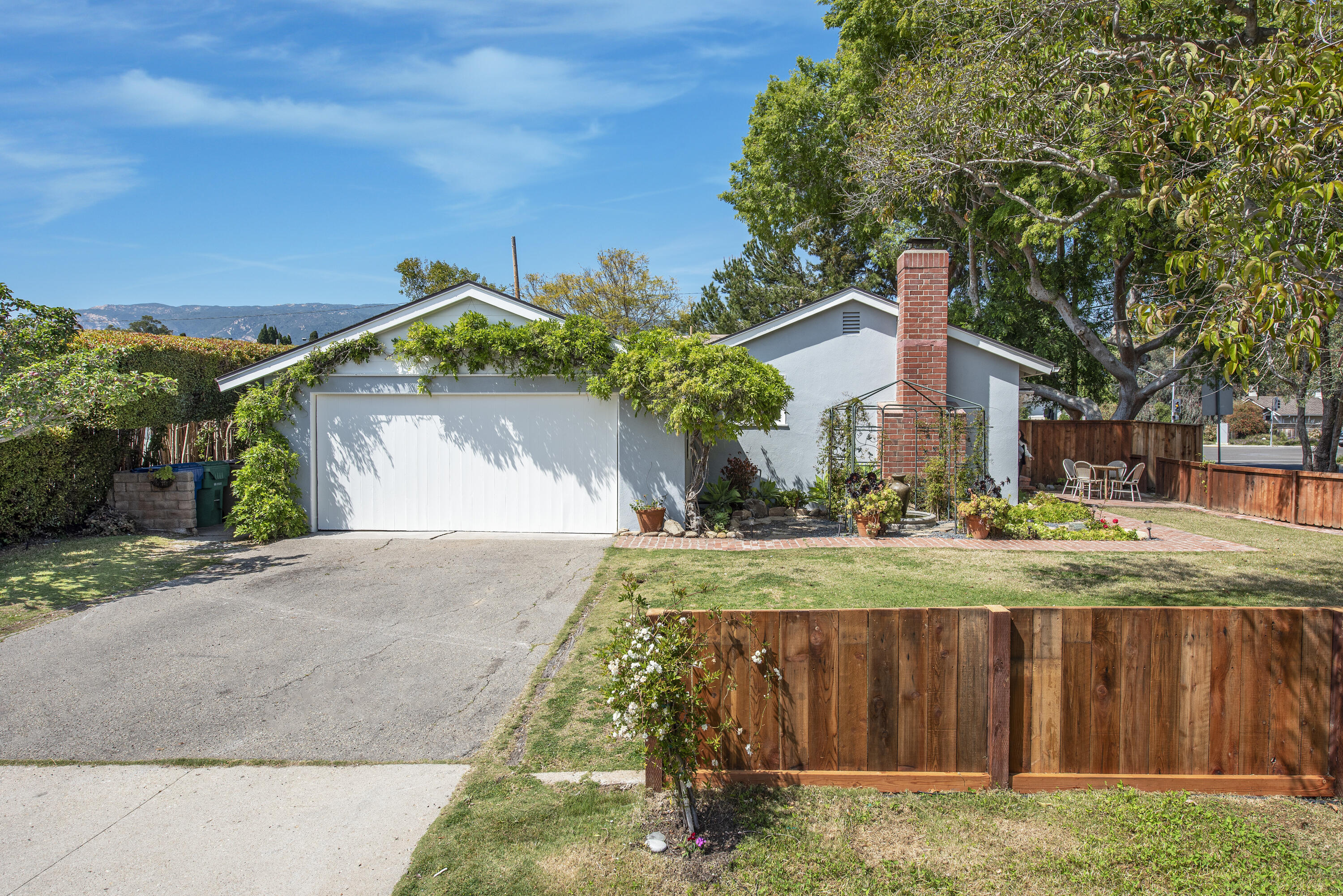 697 Rossmore Road