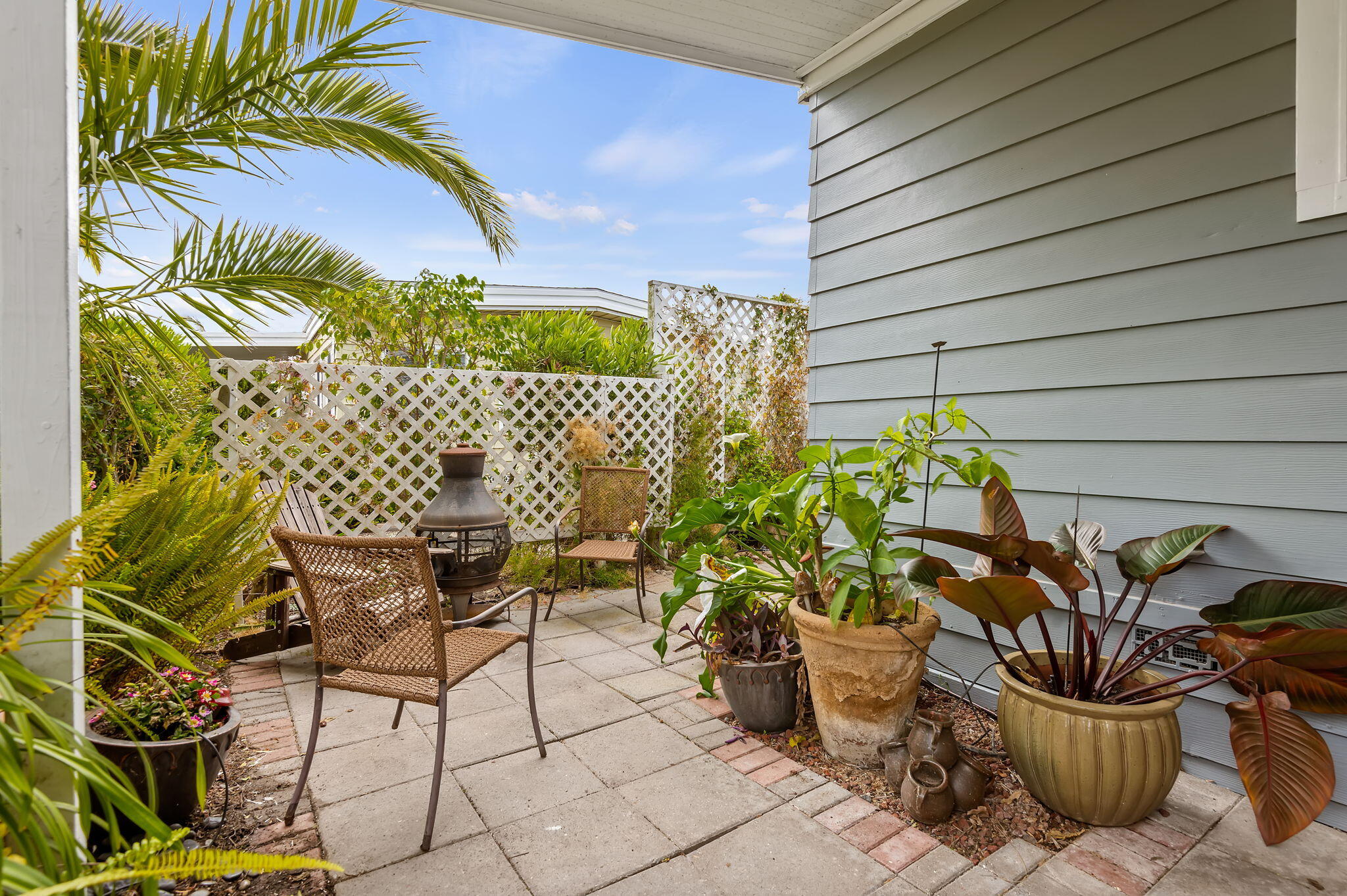 945 Ward Drive