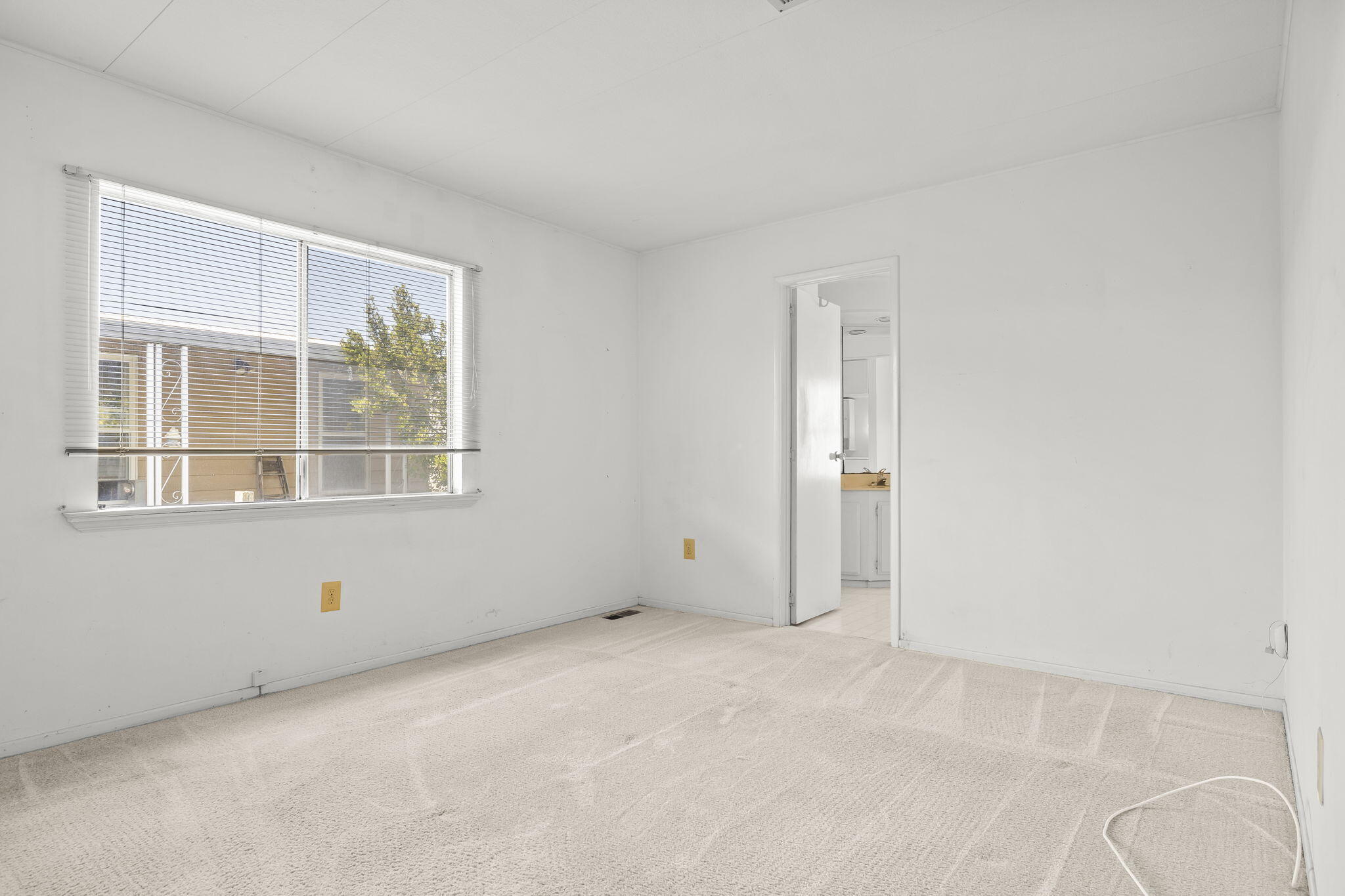 945 Ward Drive Unit: Space 193