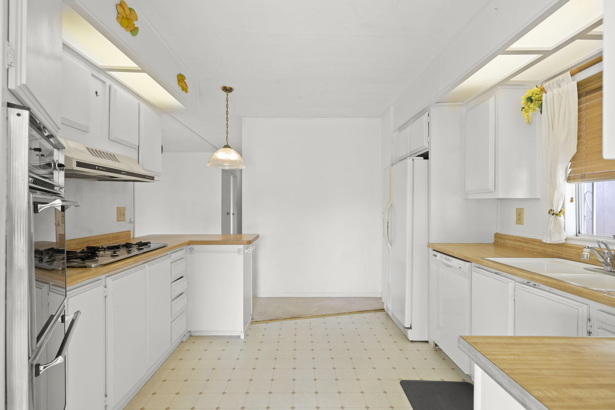 945 Ward Drive Unit: Space 193