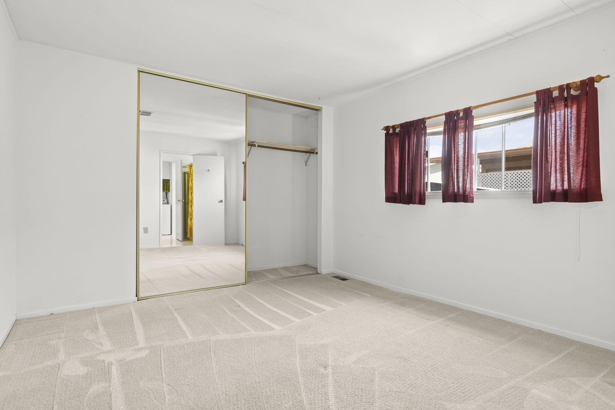 945 Ward Drive Unit: Space 193