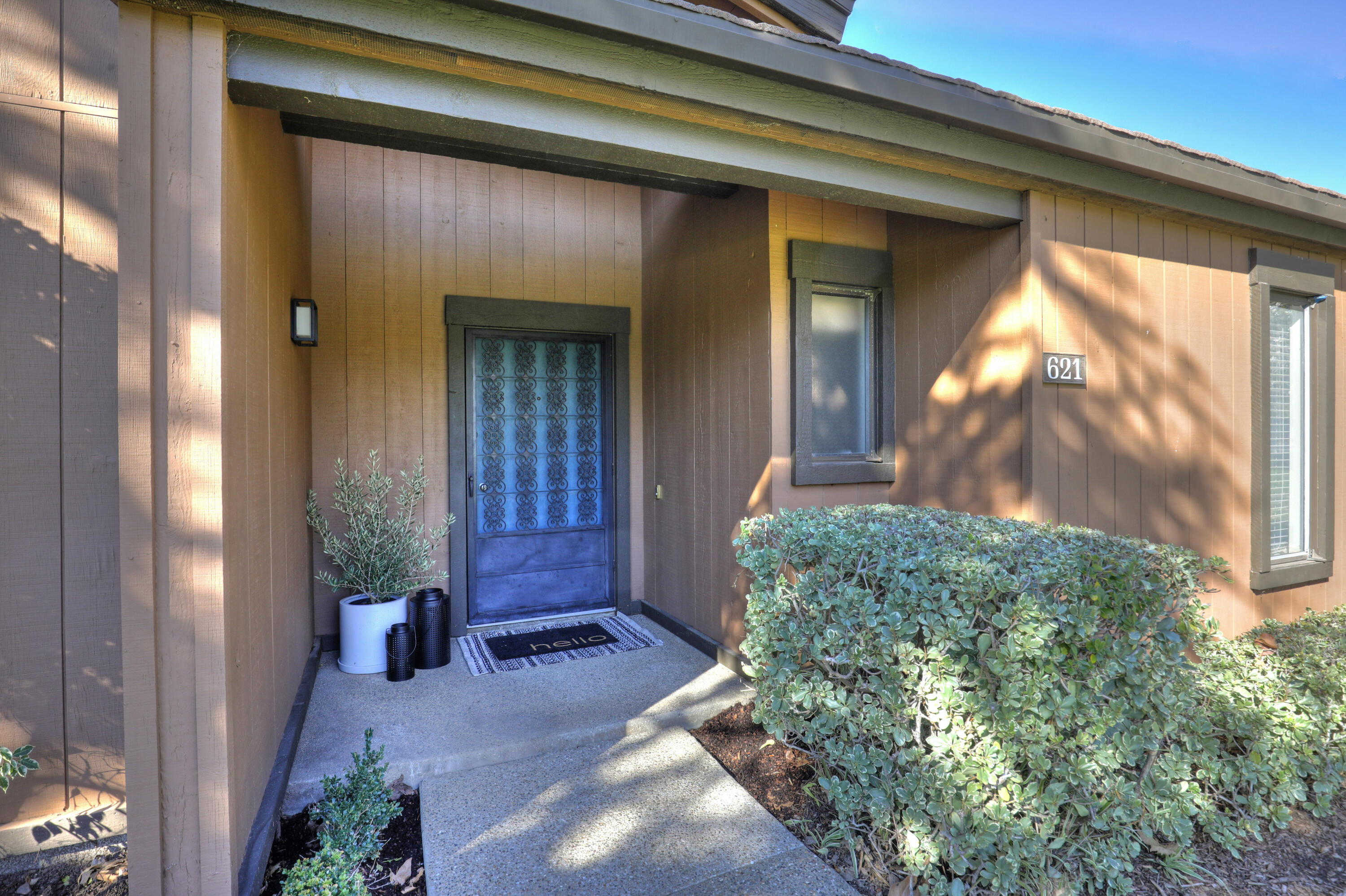 621 Las Perlas Drive