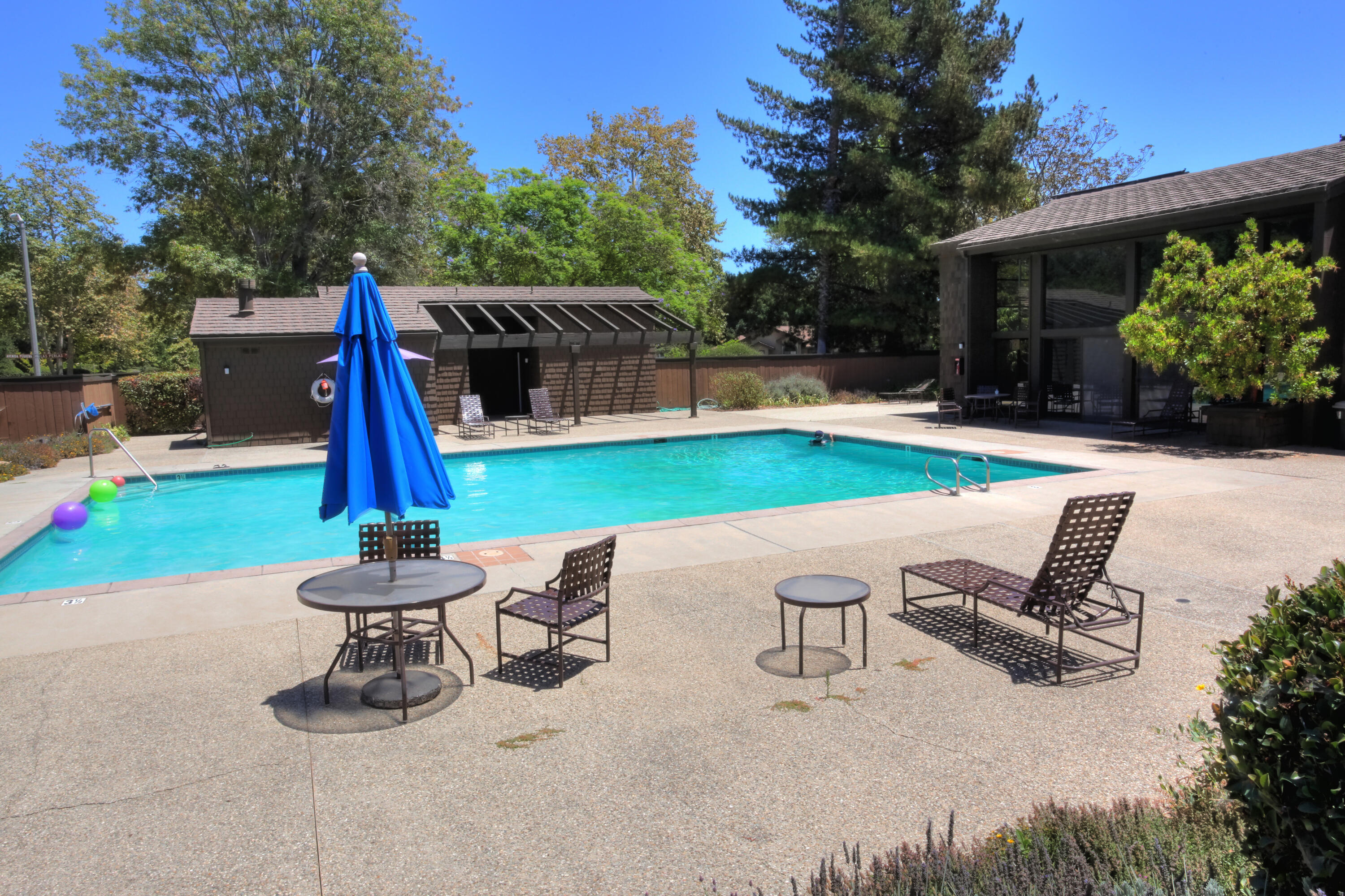621 Las Perlas Drive