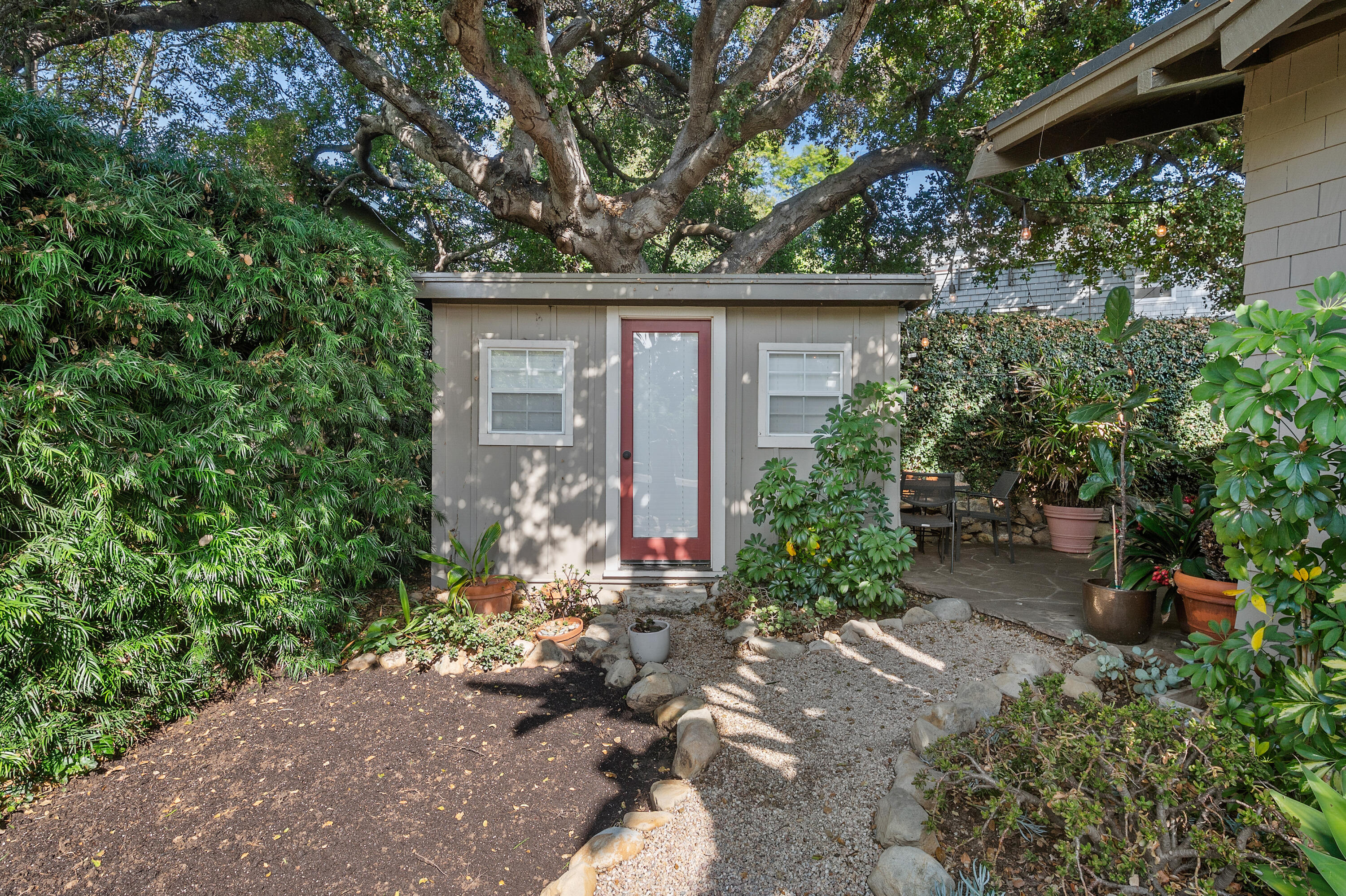 423 E Islay Street