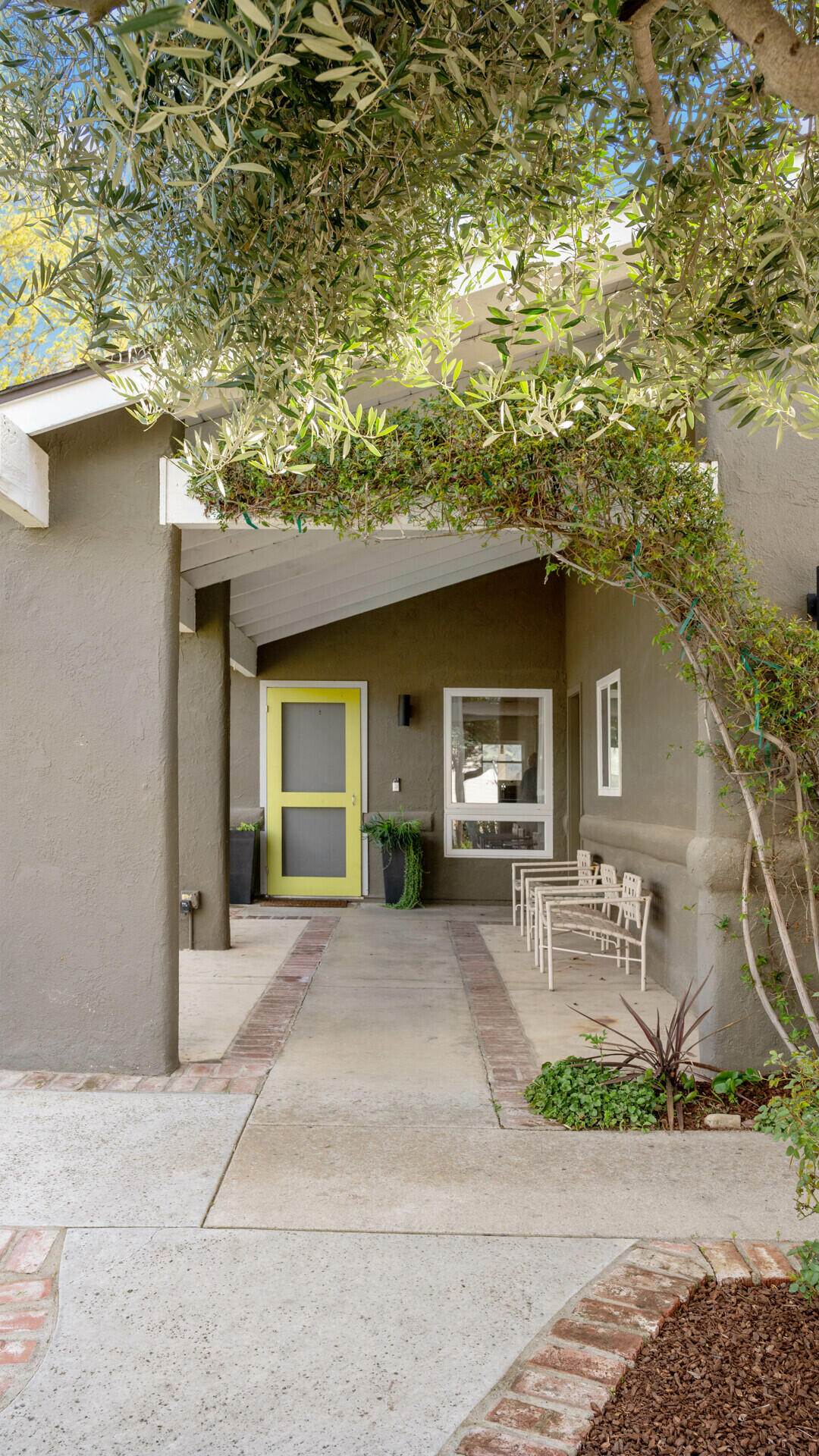 160 2nd Street