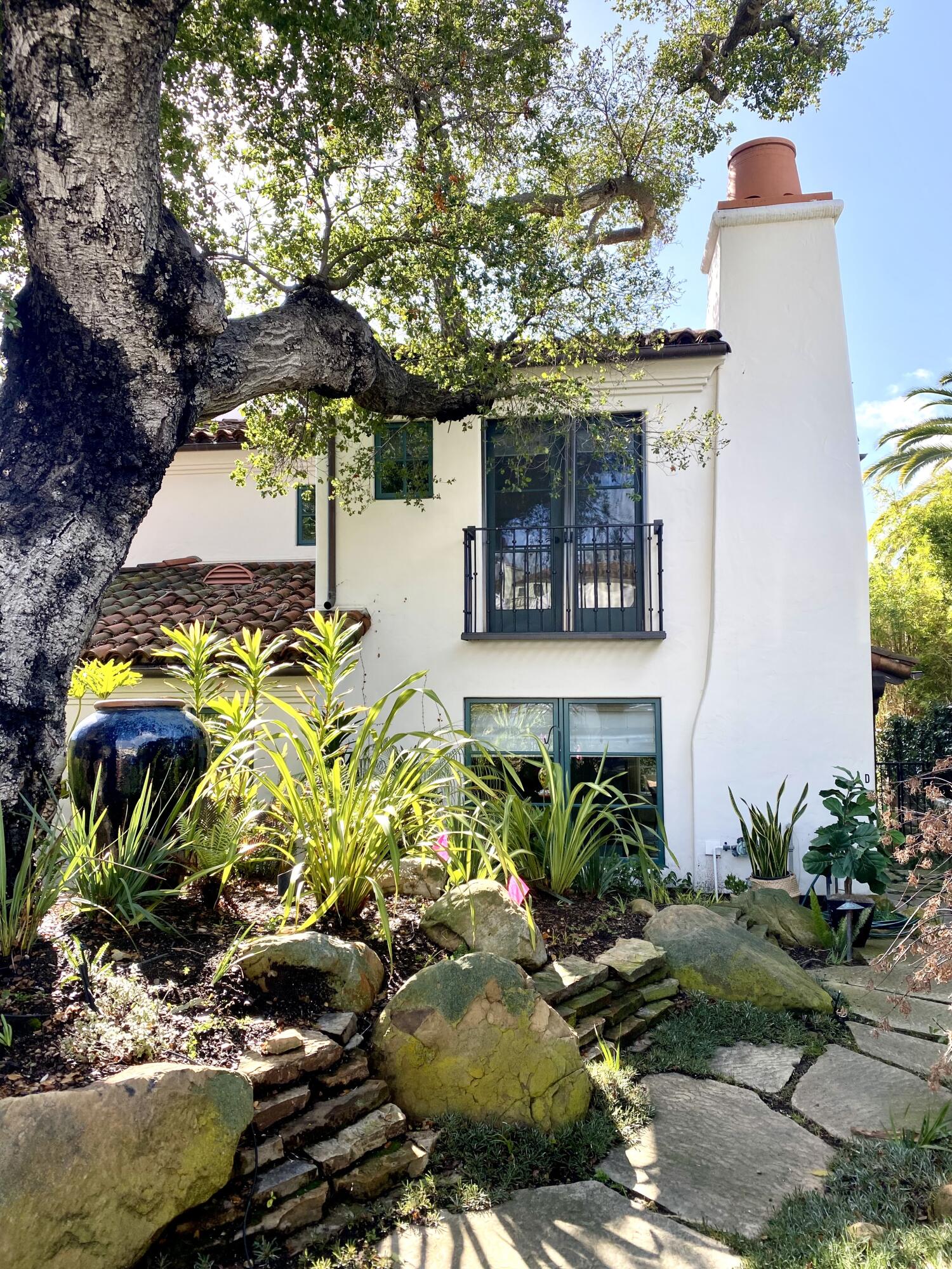 821 Laguna St