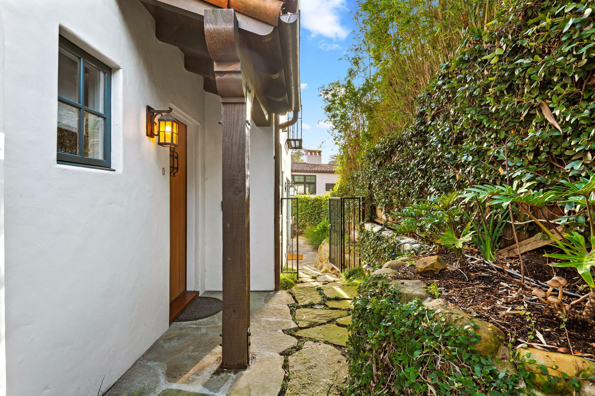 821 Laguna St
