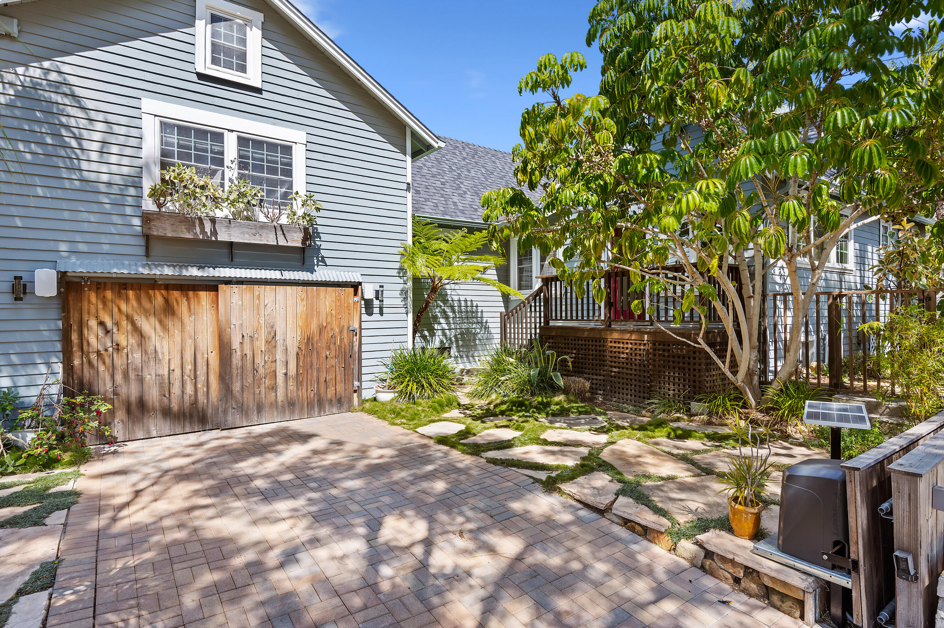2401 Chapala Street