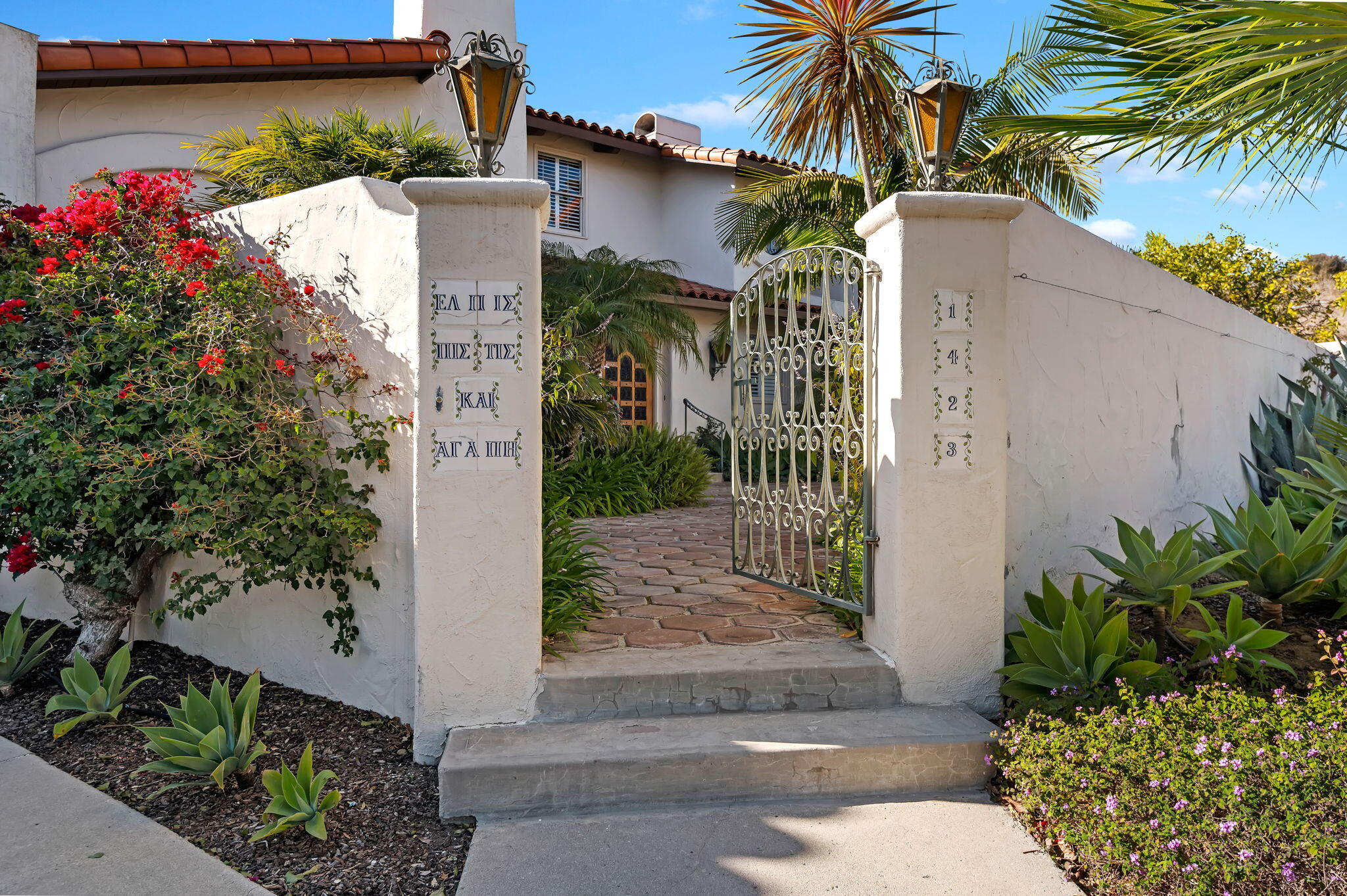 1423 Camino Manadero