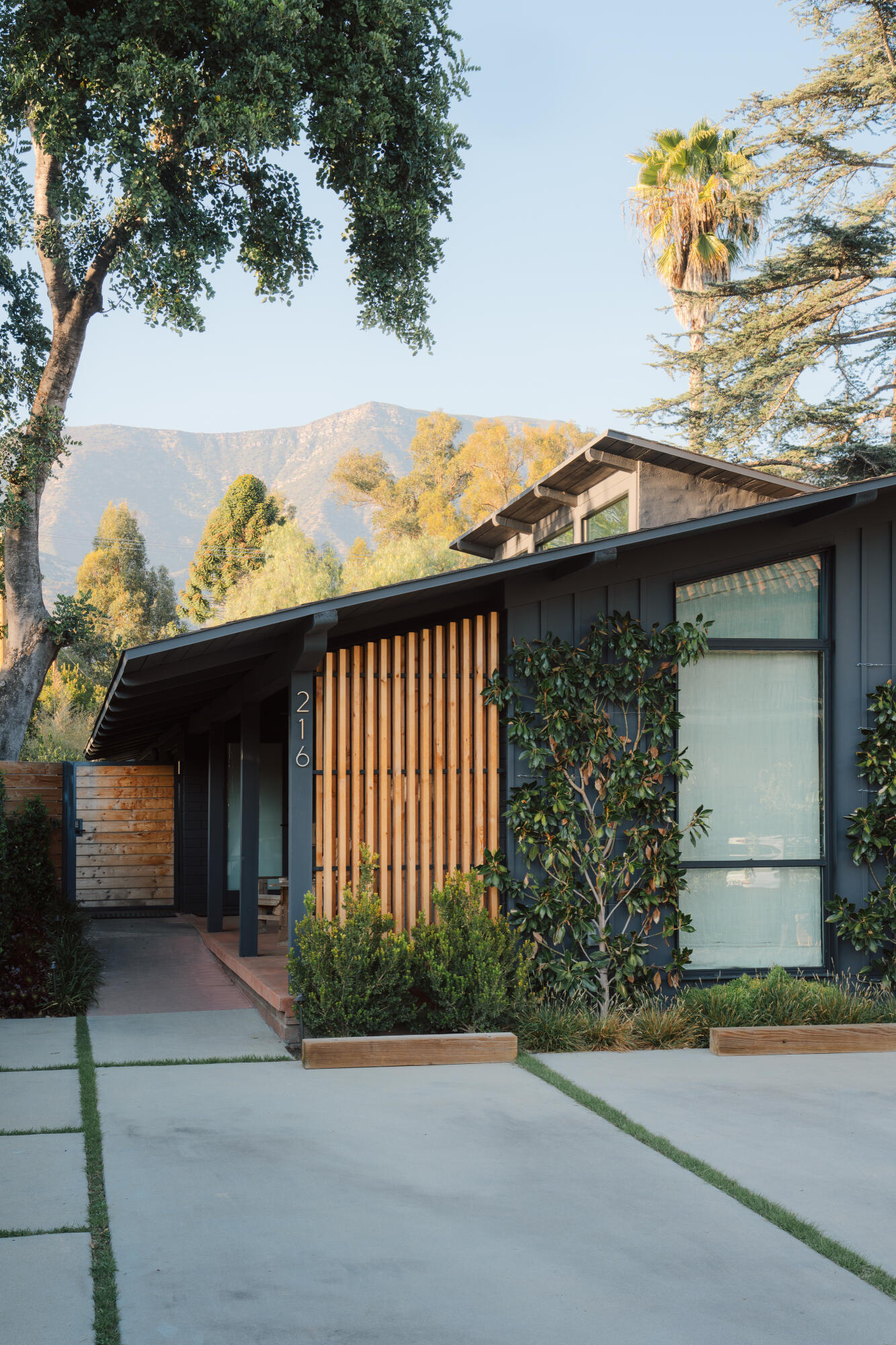 216 E Matilija Street