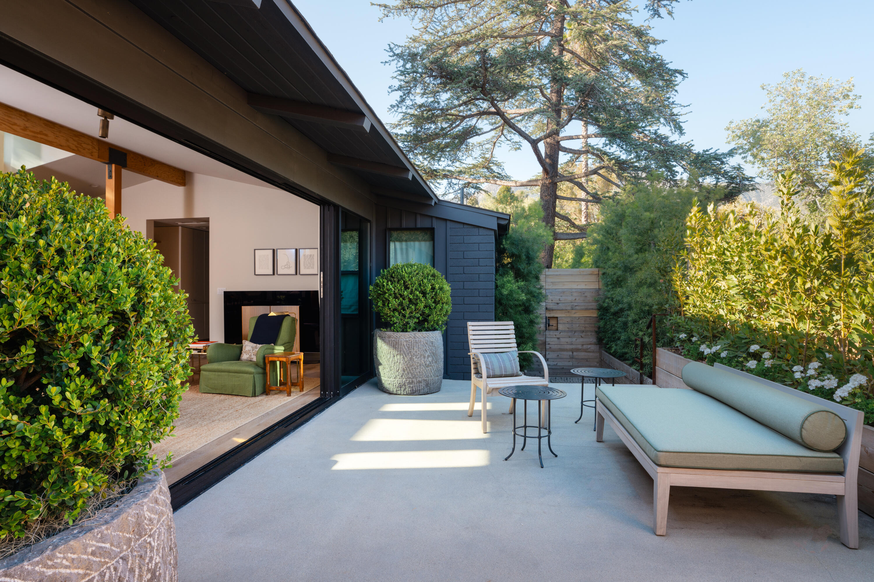 216 E Matilija Street