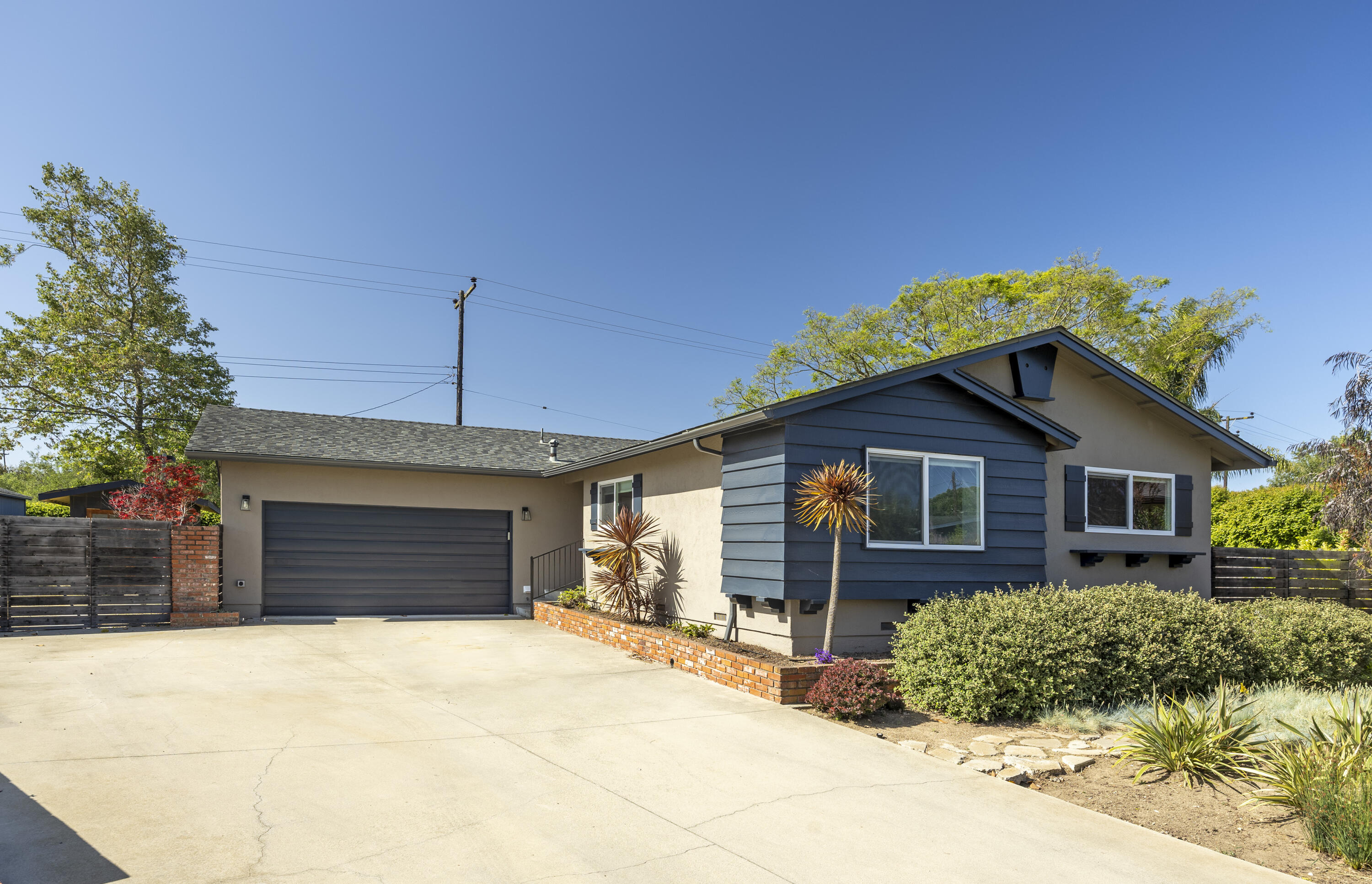 880 Winthrop Court