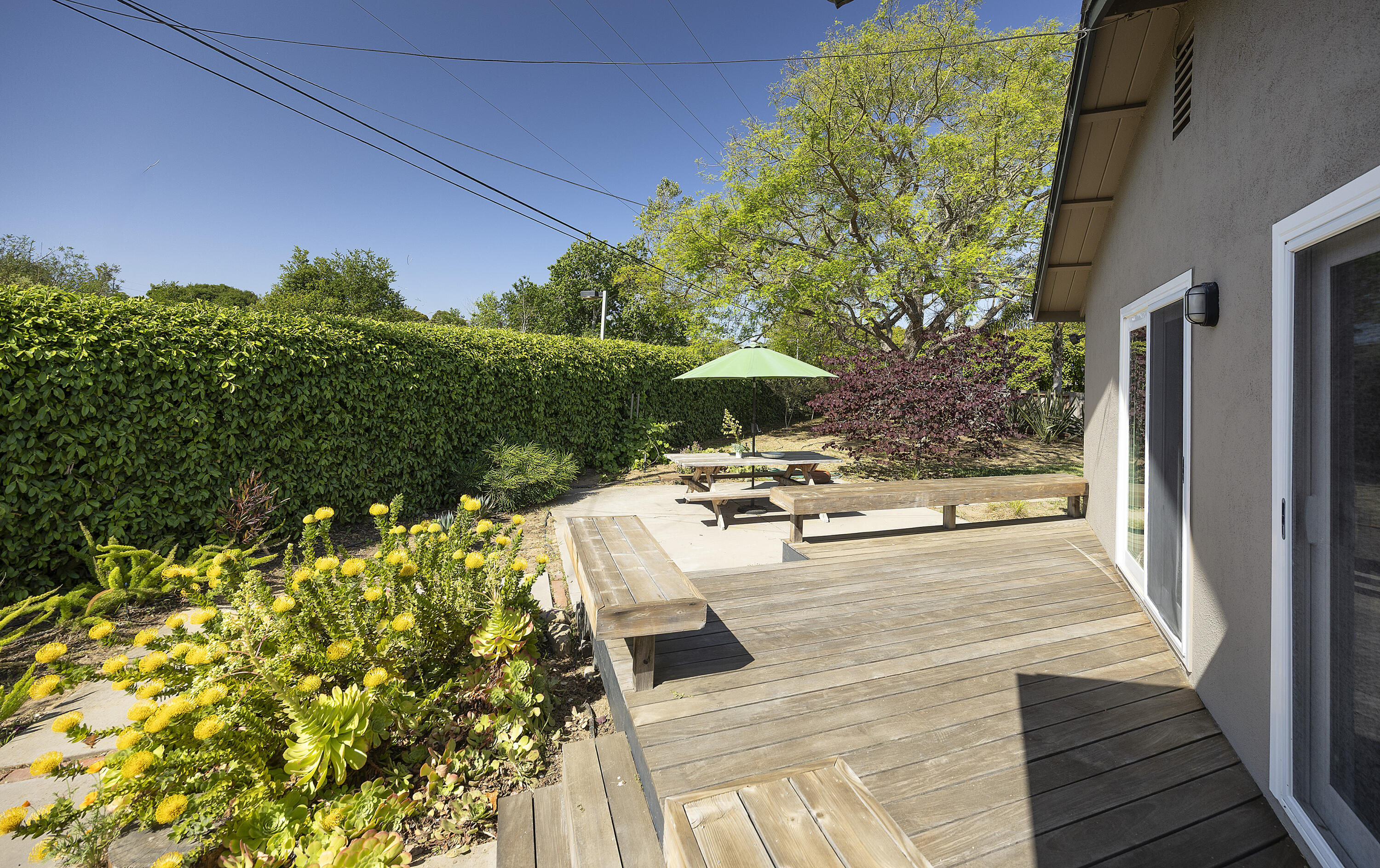 880 Winthrop Court