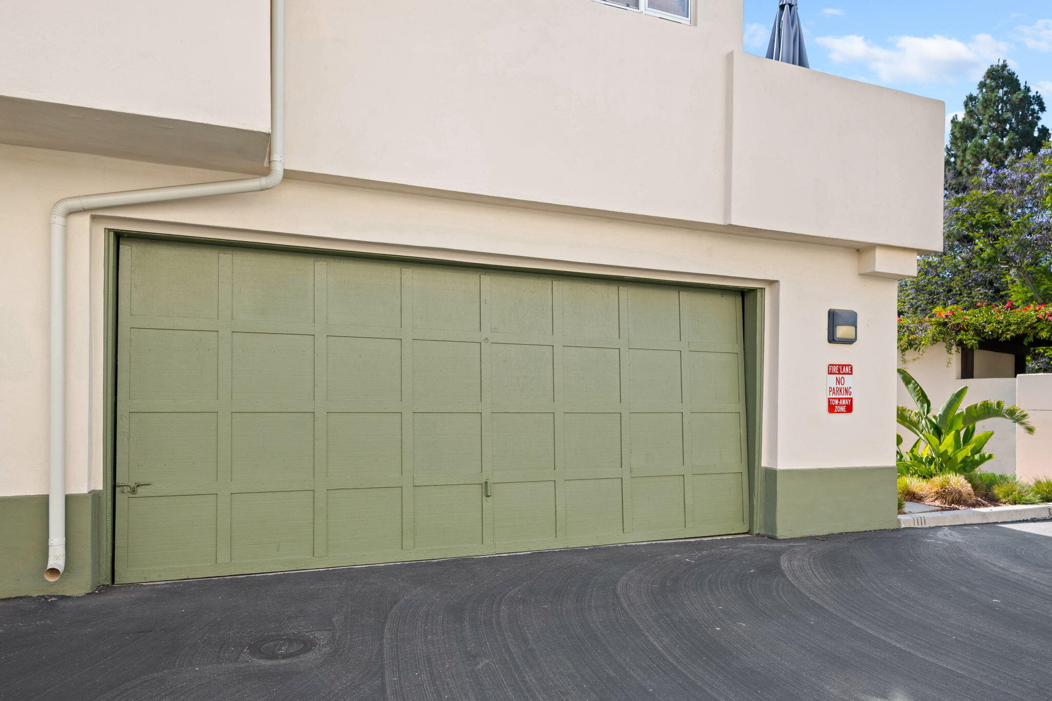 3773 Greggory Way, 2