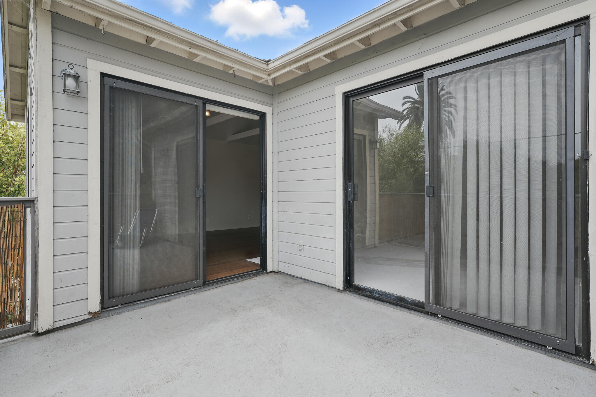 327 Ladera Street, 2