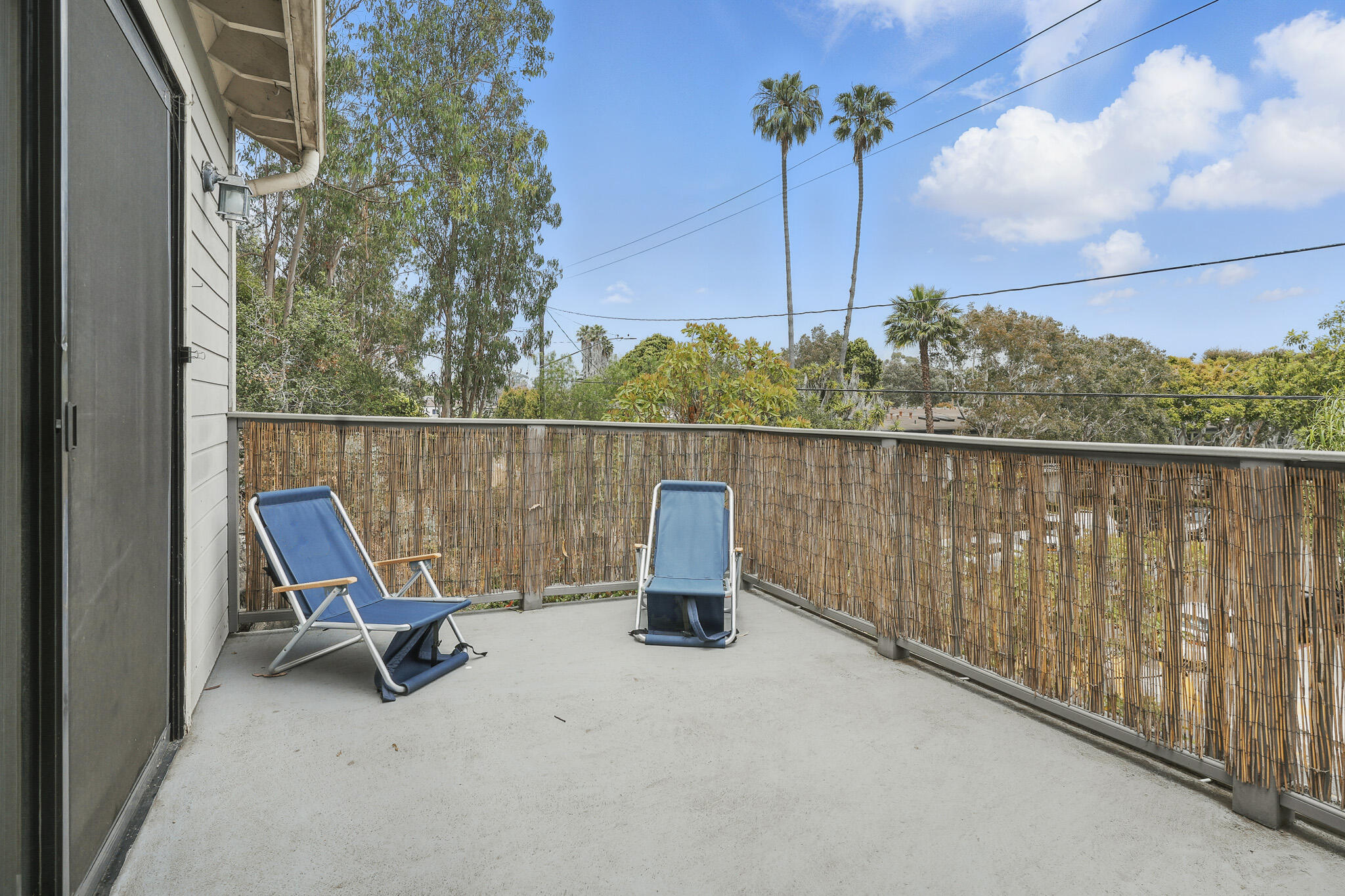 327 Ladera Street, 2
