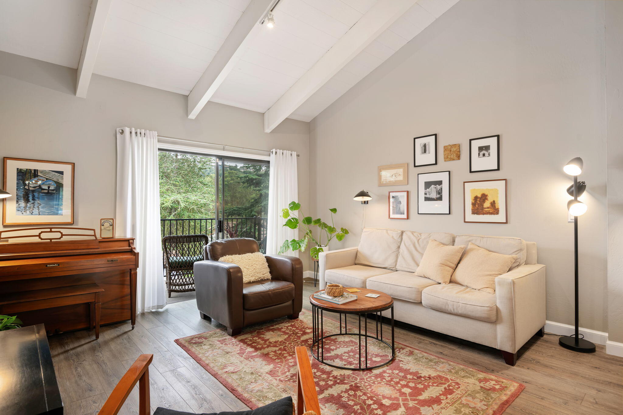 965 Miramonte Drive, 6