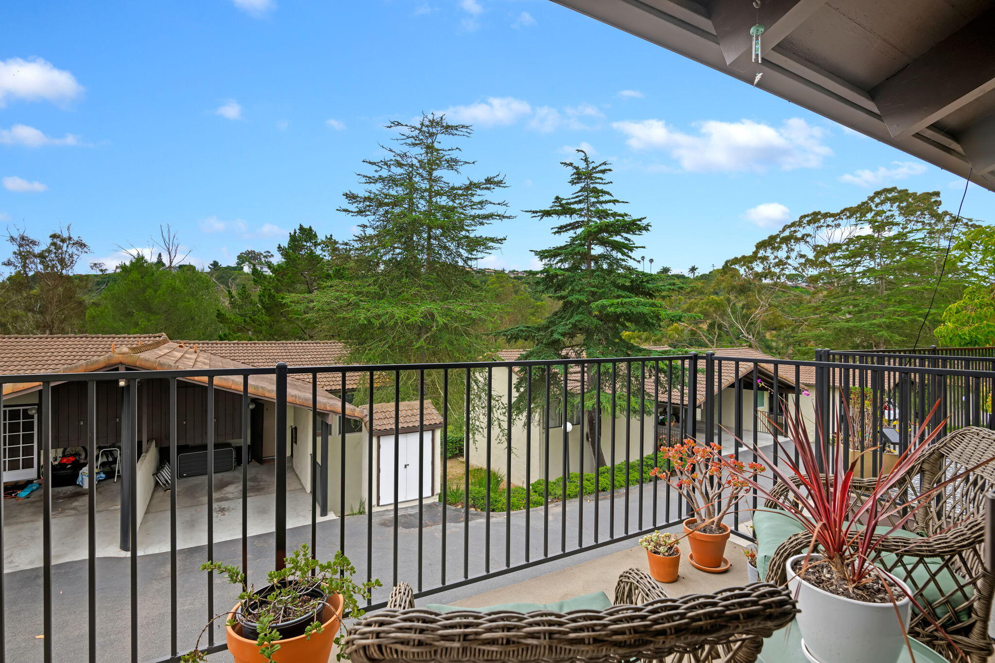 965 Miramonte Drive, 6