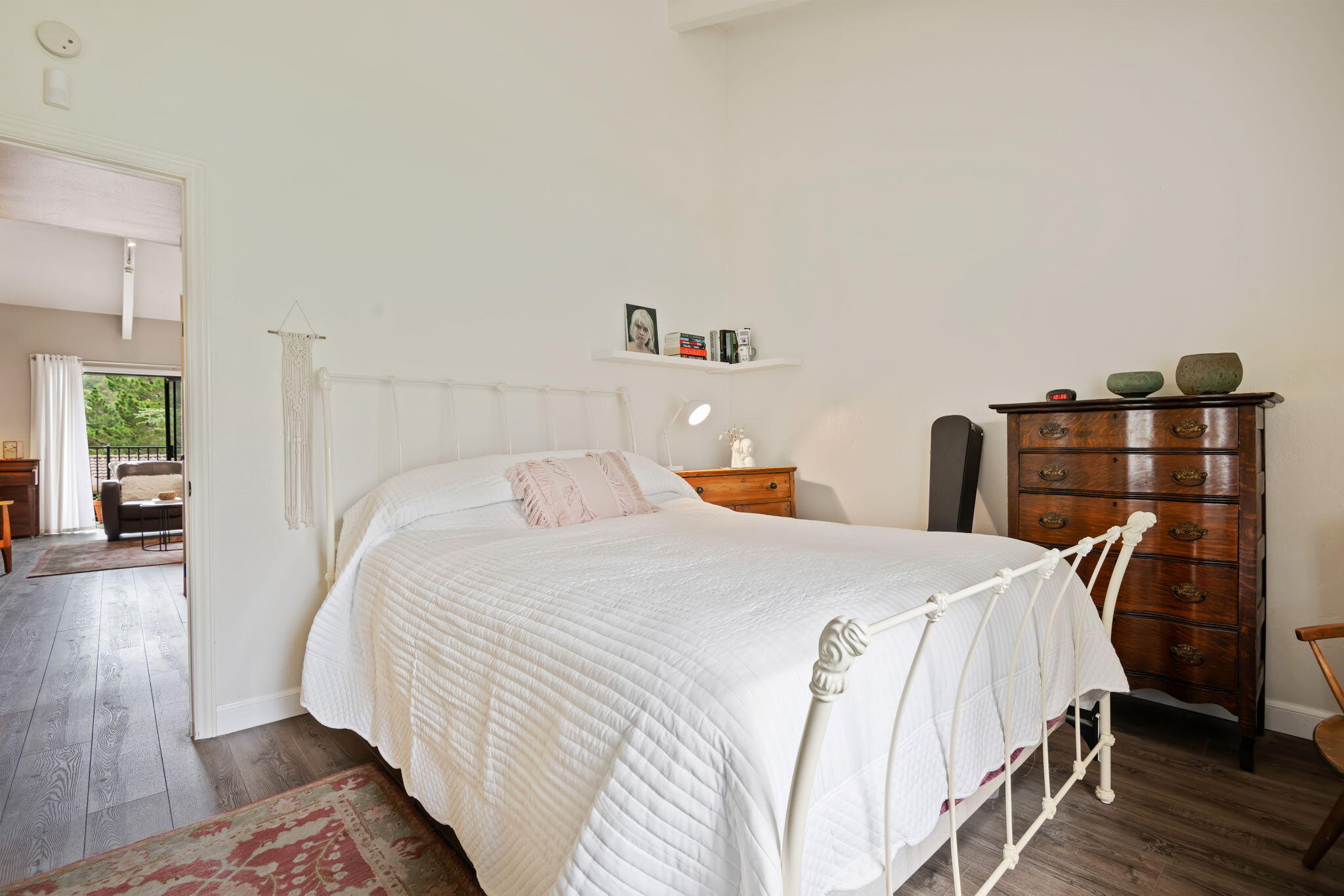 965 Miramonte Drive, 6