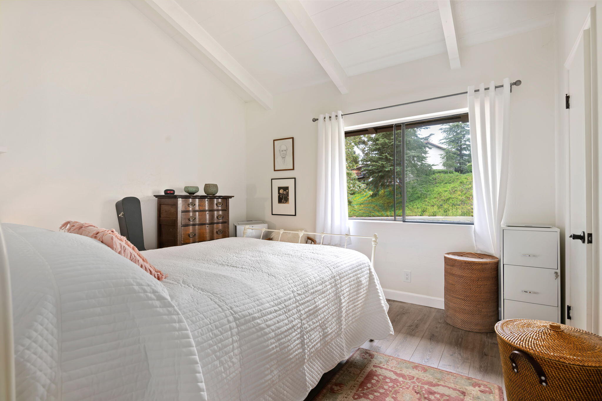 965 Miramonte Drive, 6