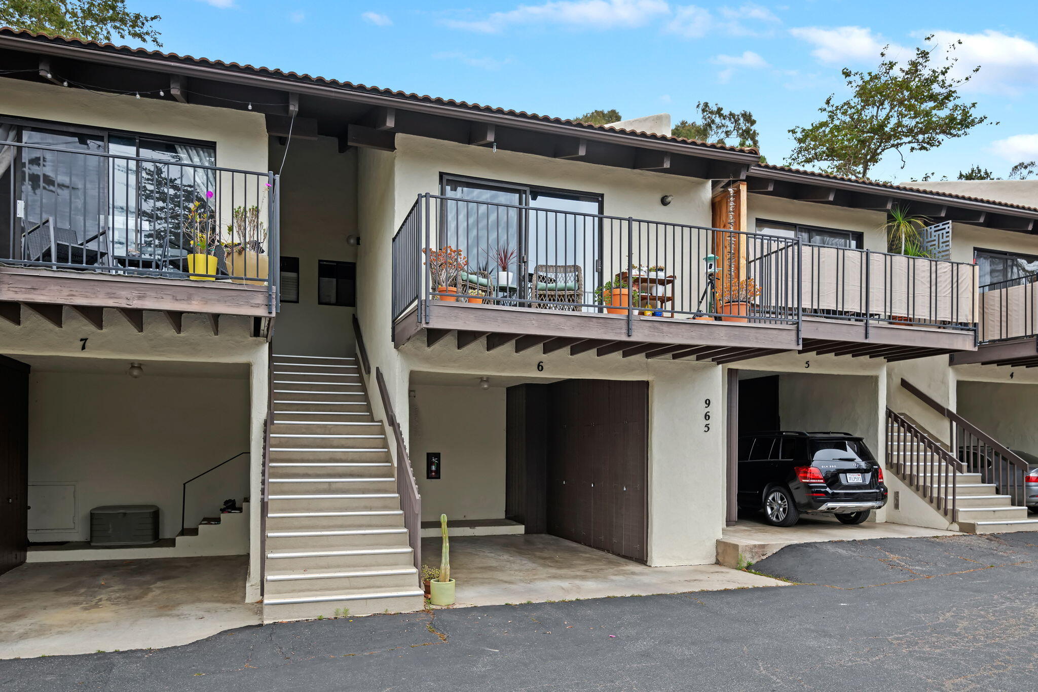 965 Miramonte Drive, 6