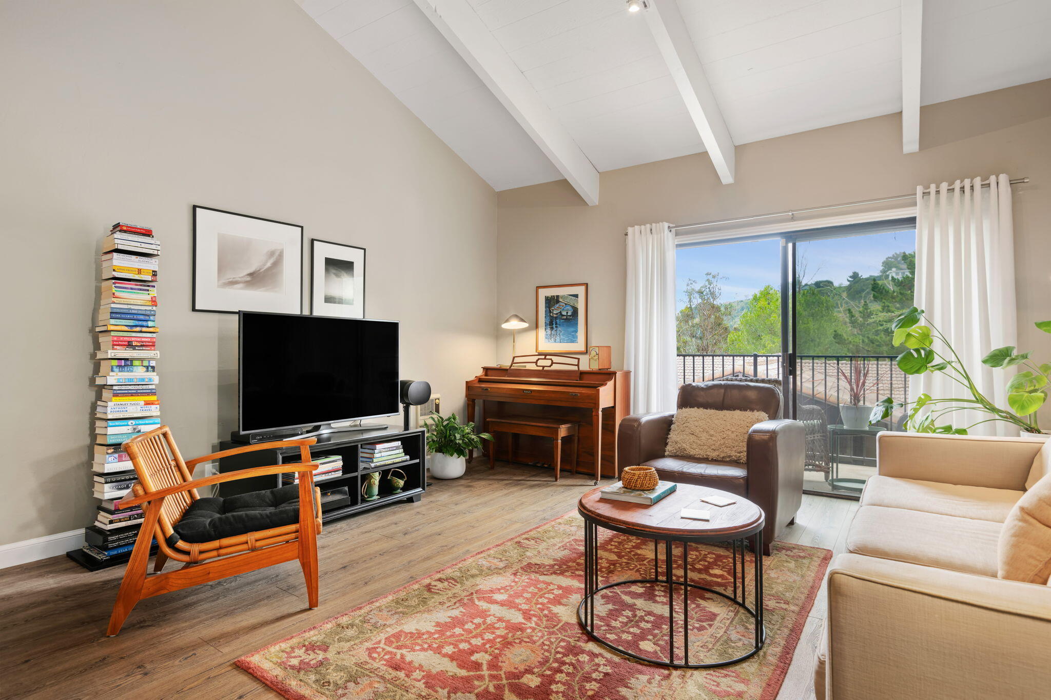 965 Miramonte Drive, 6