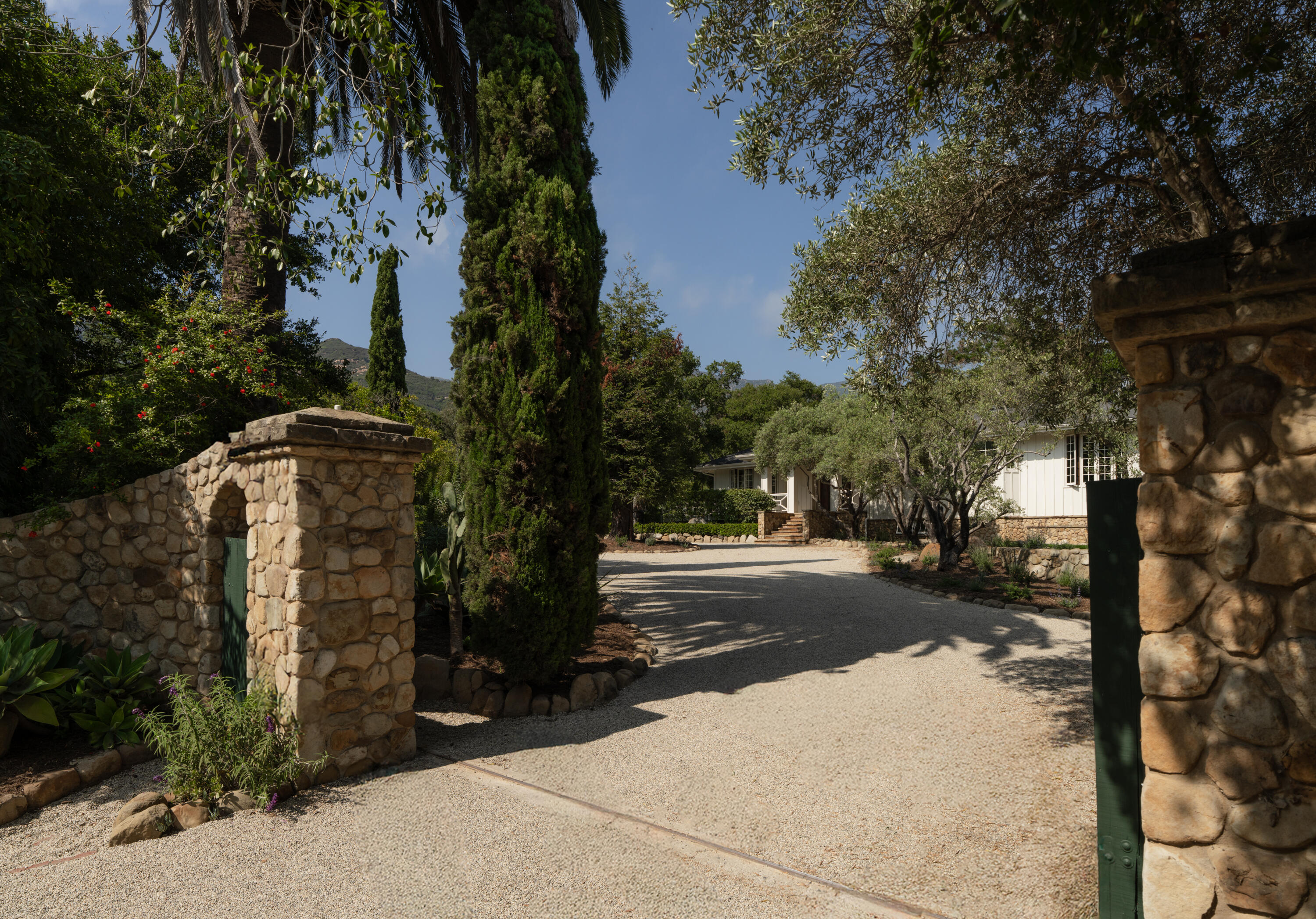 690 San Ysidro Road