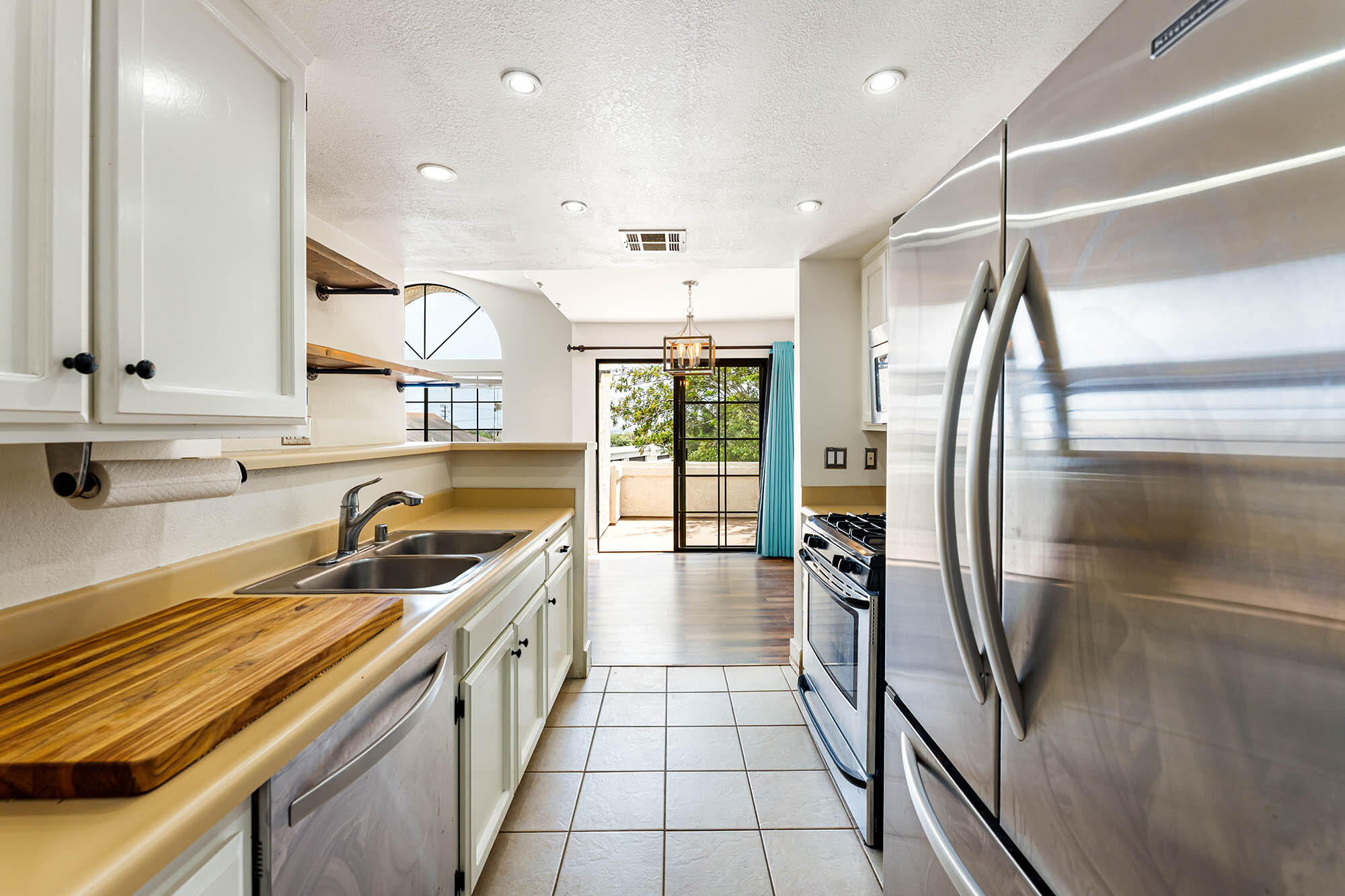 1240 Franciscan Court, 6