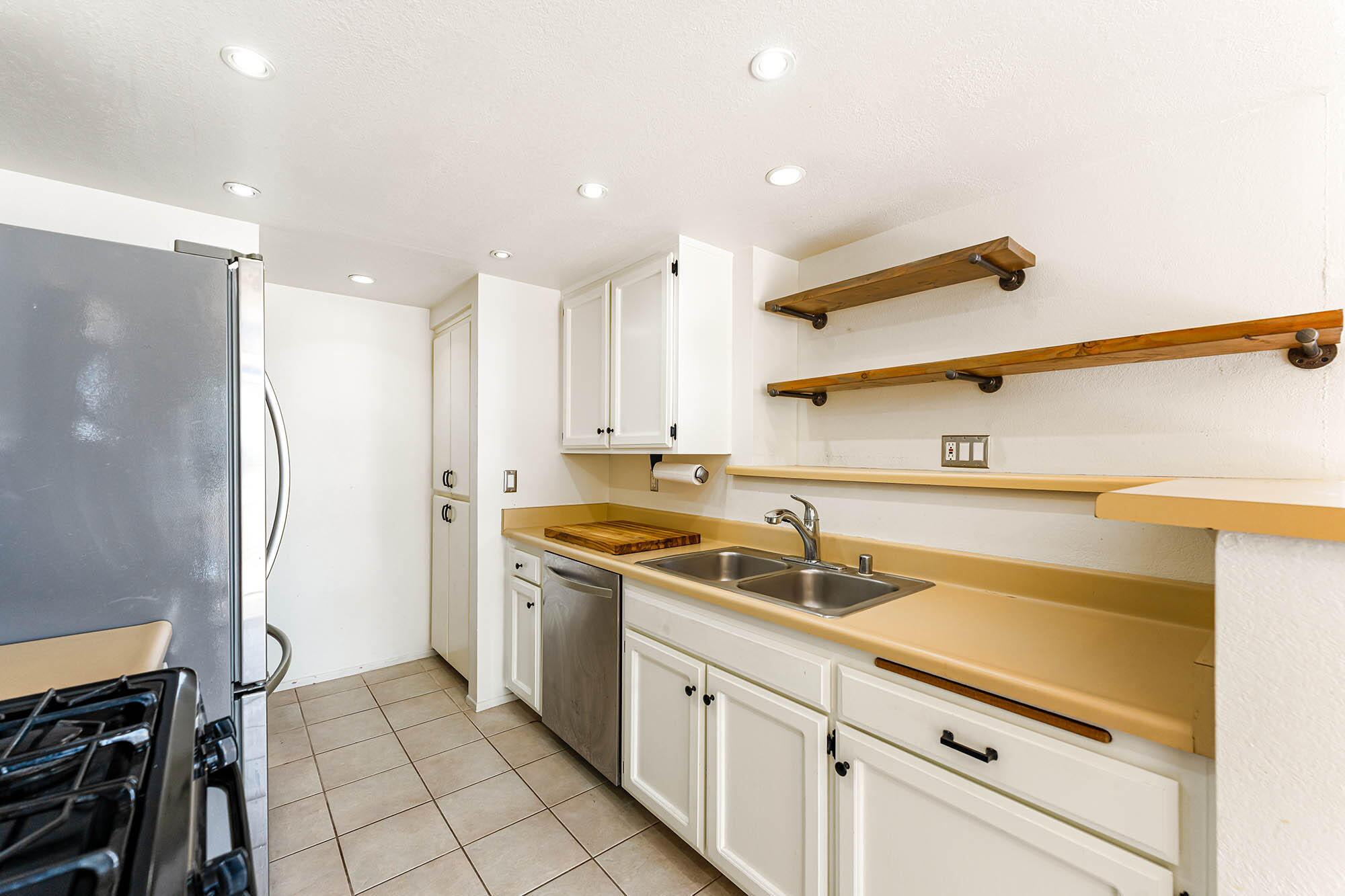 1240 Franciscan Court, 6