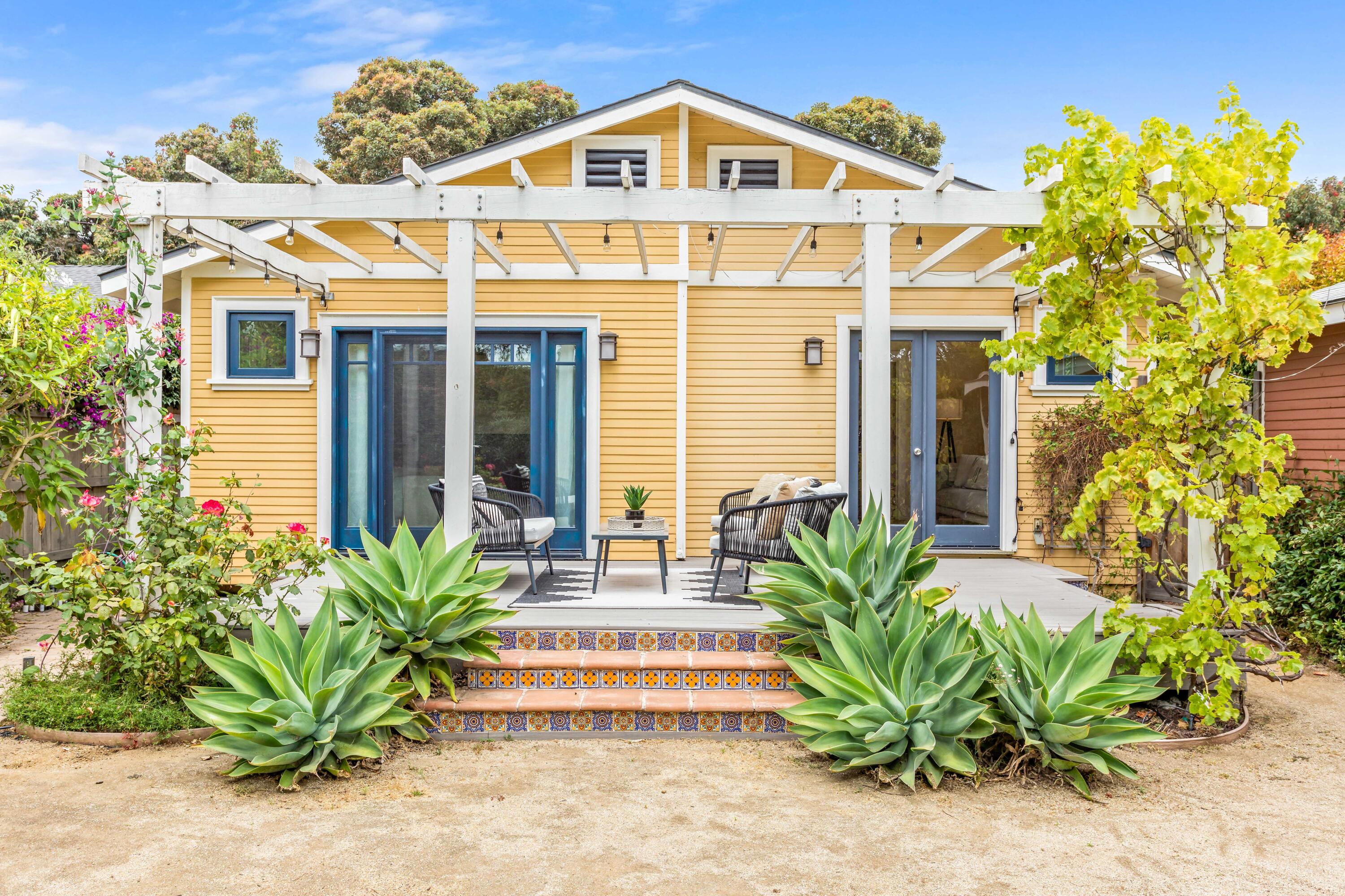 809 W Pedregosa Street