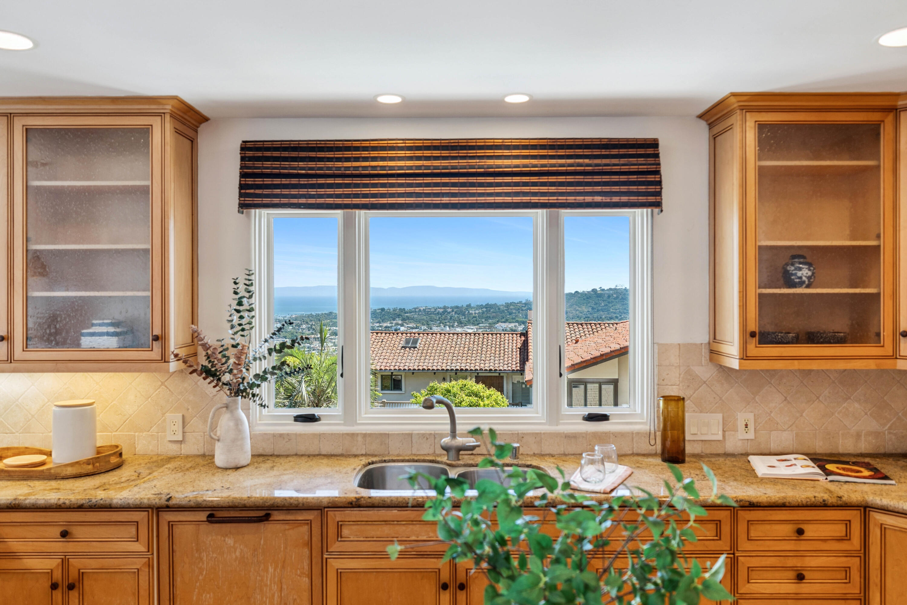 1018 Roble Lane