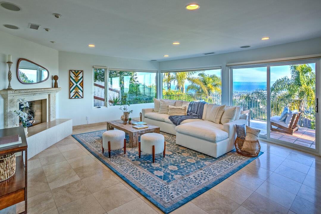 1018 Roble Lane