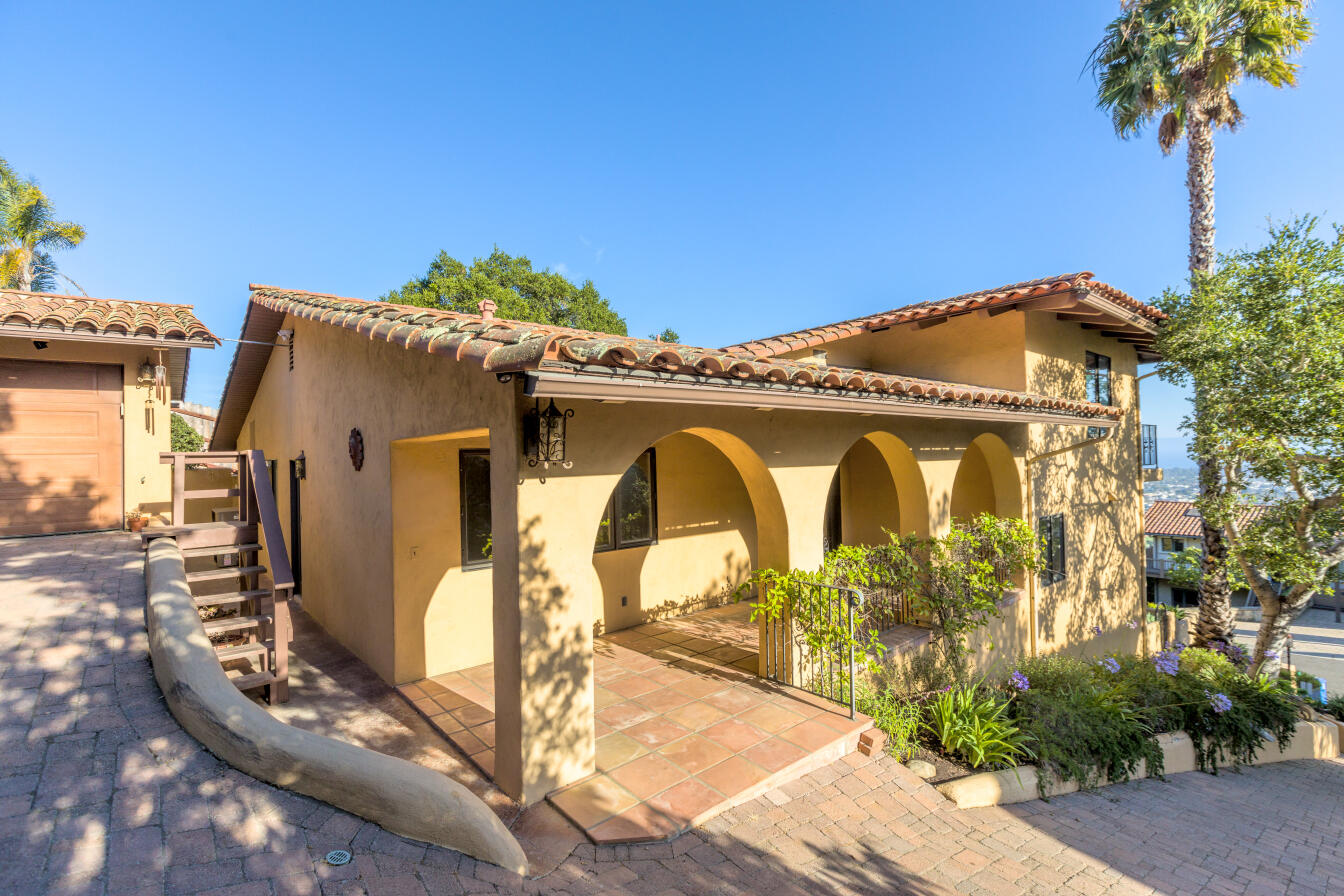 1018 Roble Lane