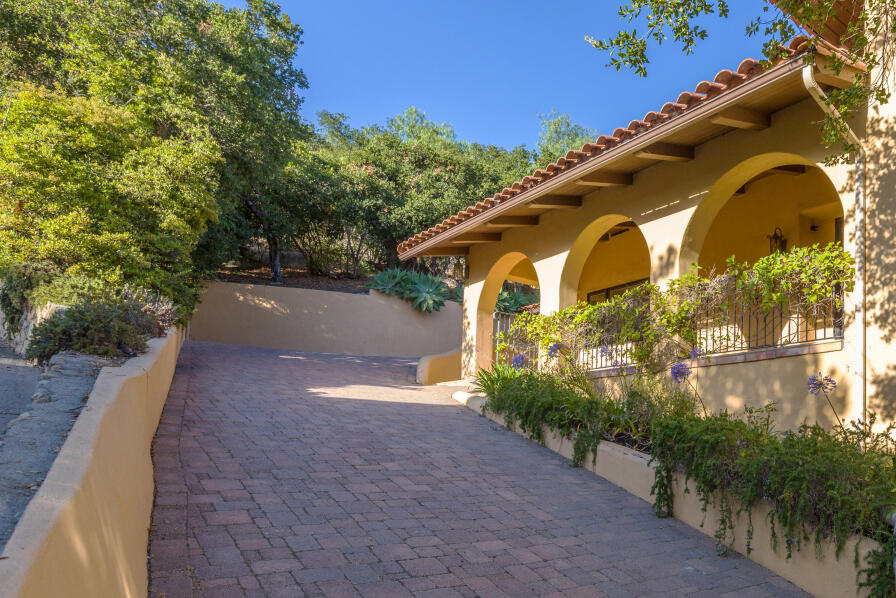 1018 Roble Lane