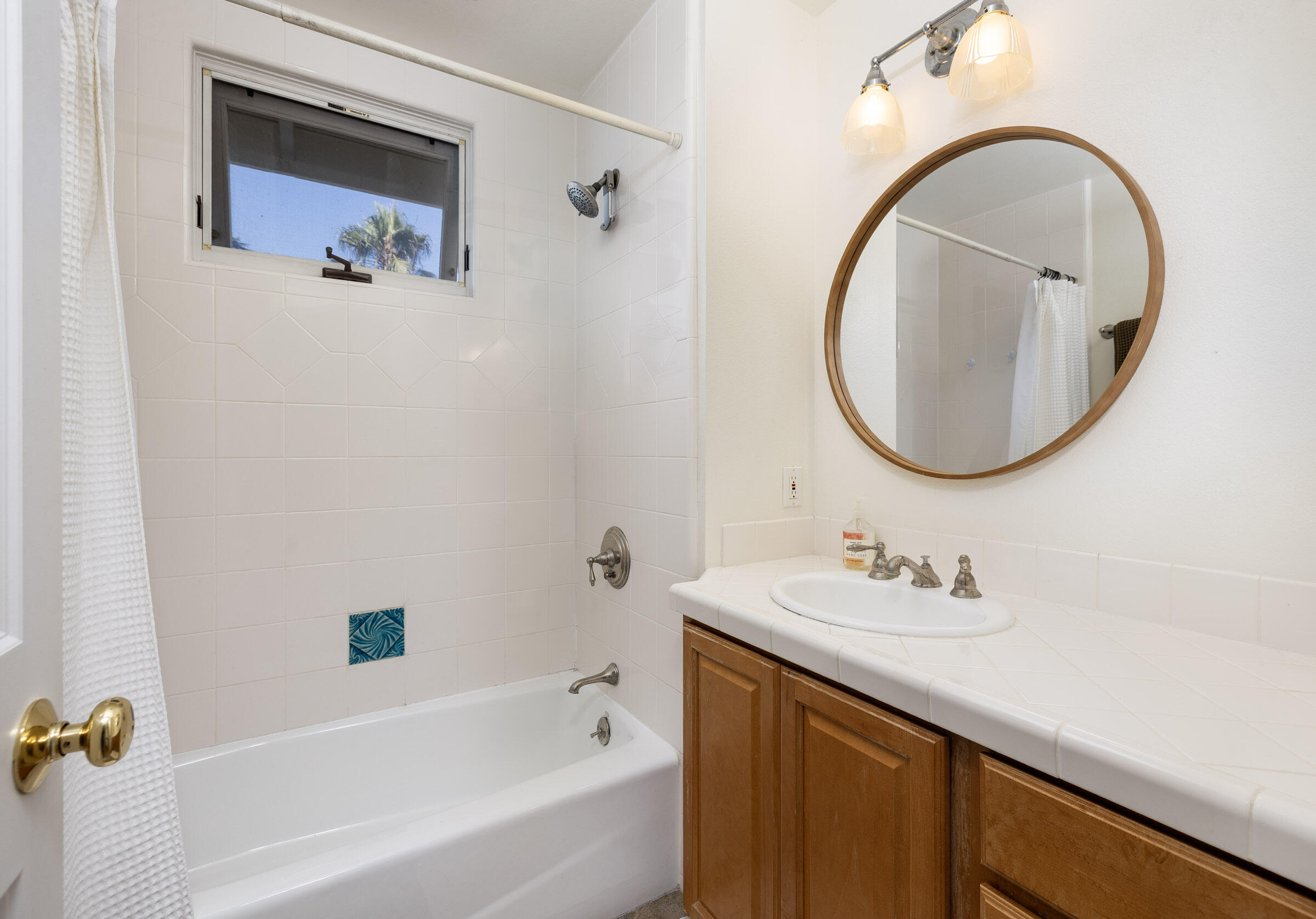 1819 San Andres Street, B