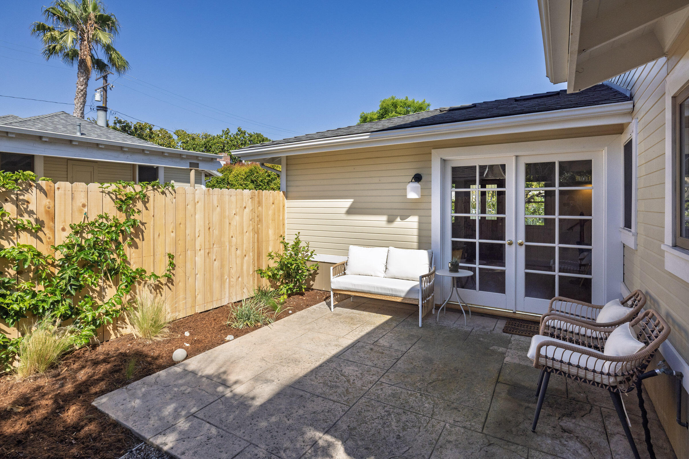 1819 San Andres Street, B