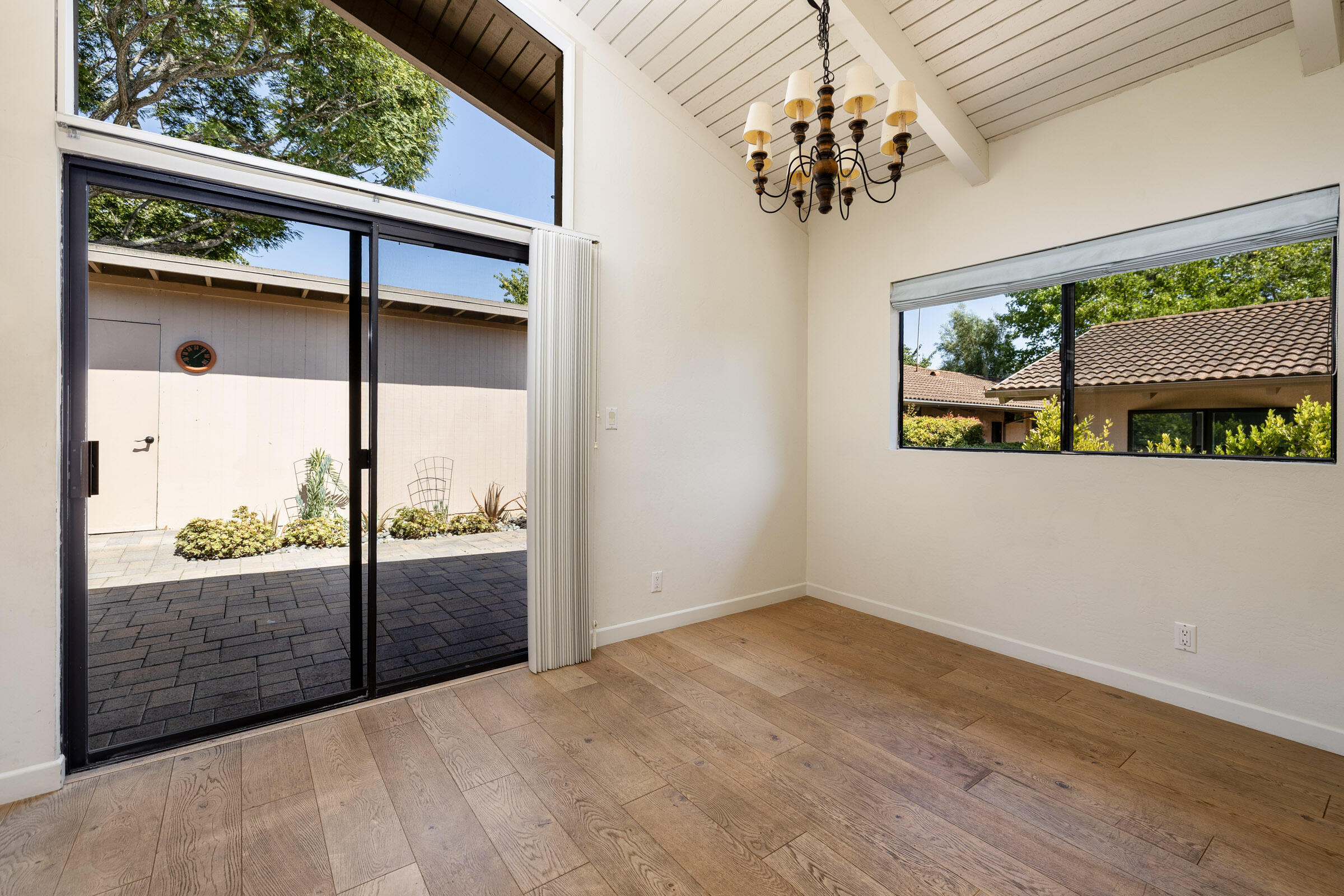 551 N La Cumbre Road