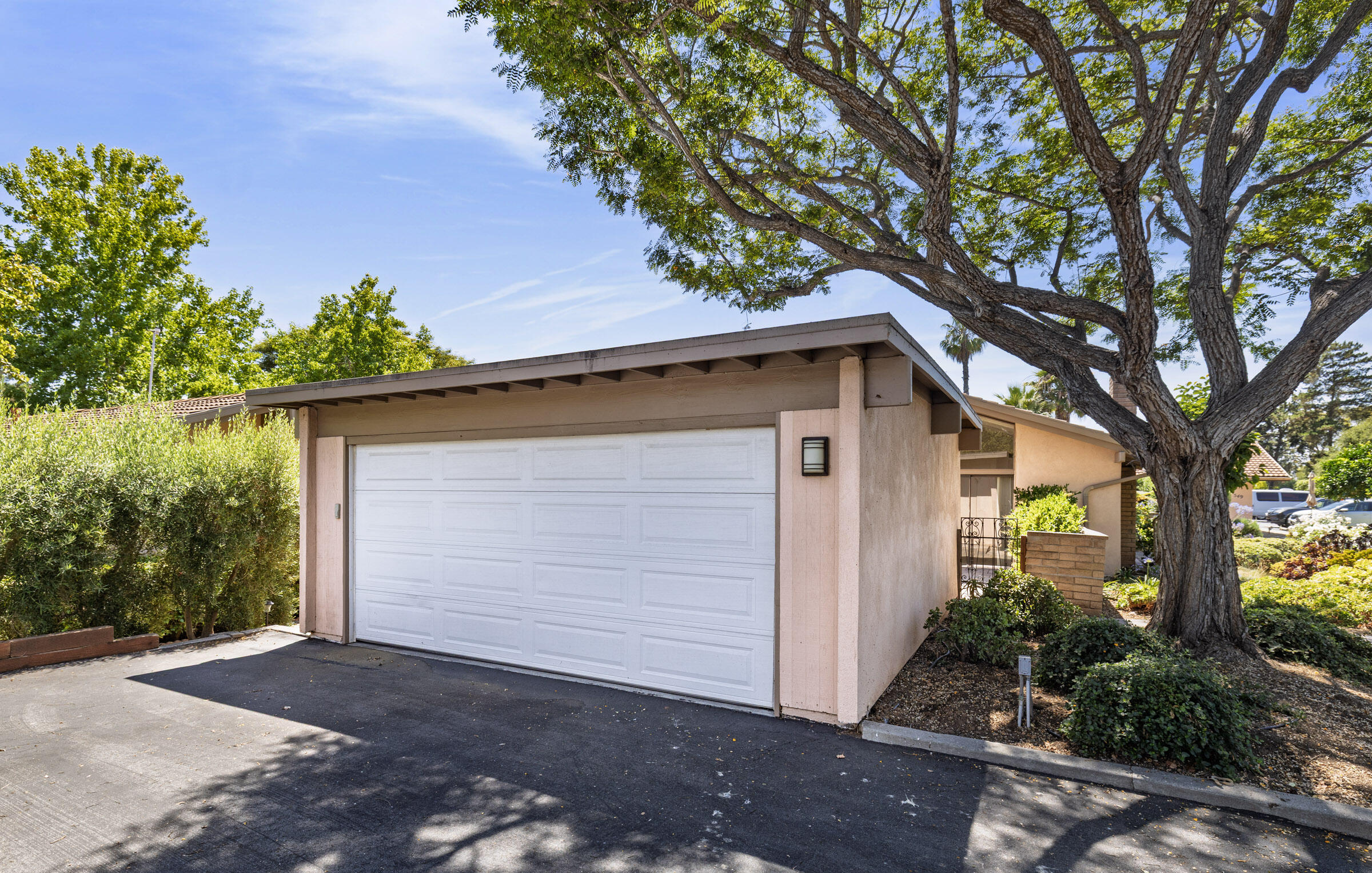 551 N La Cumbre Road