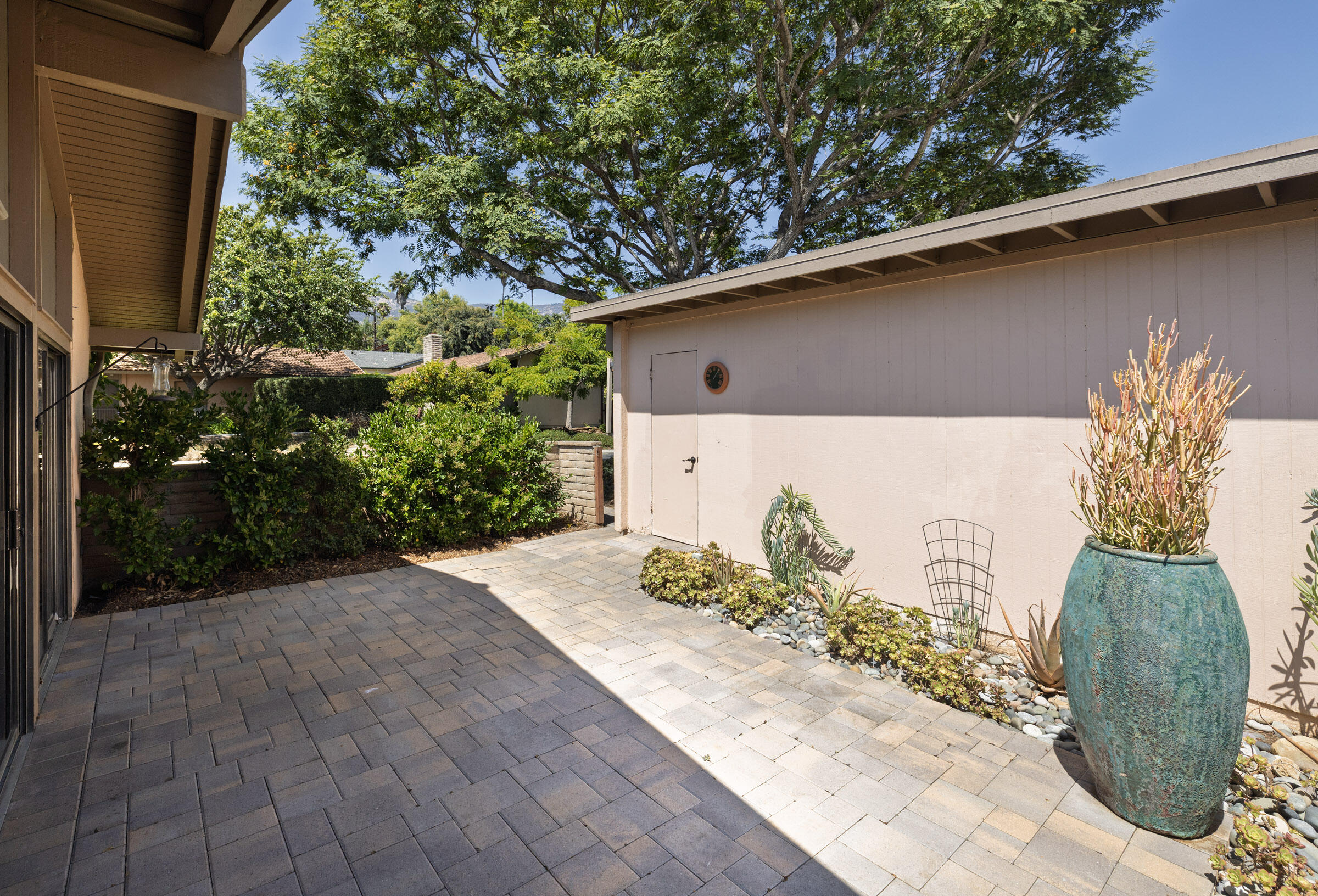 551 N La Cumbre Road