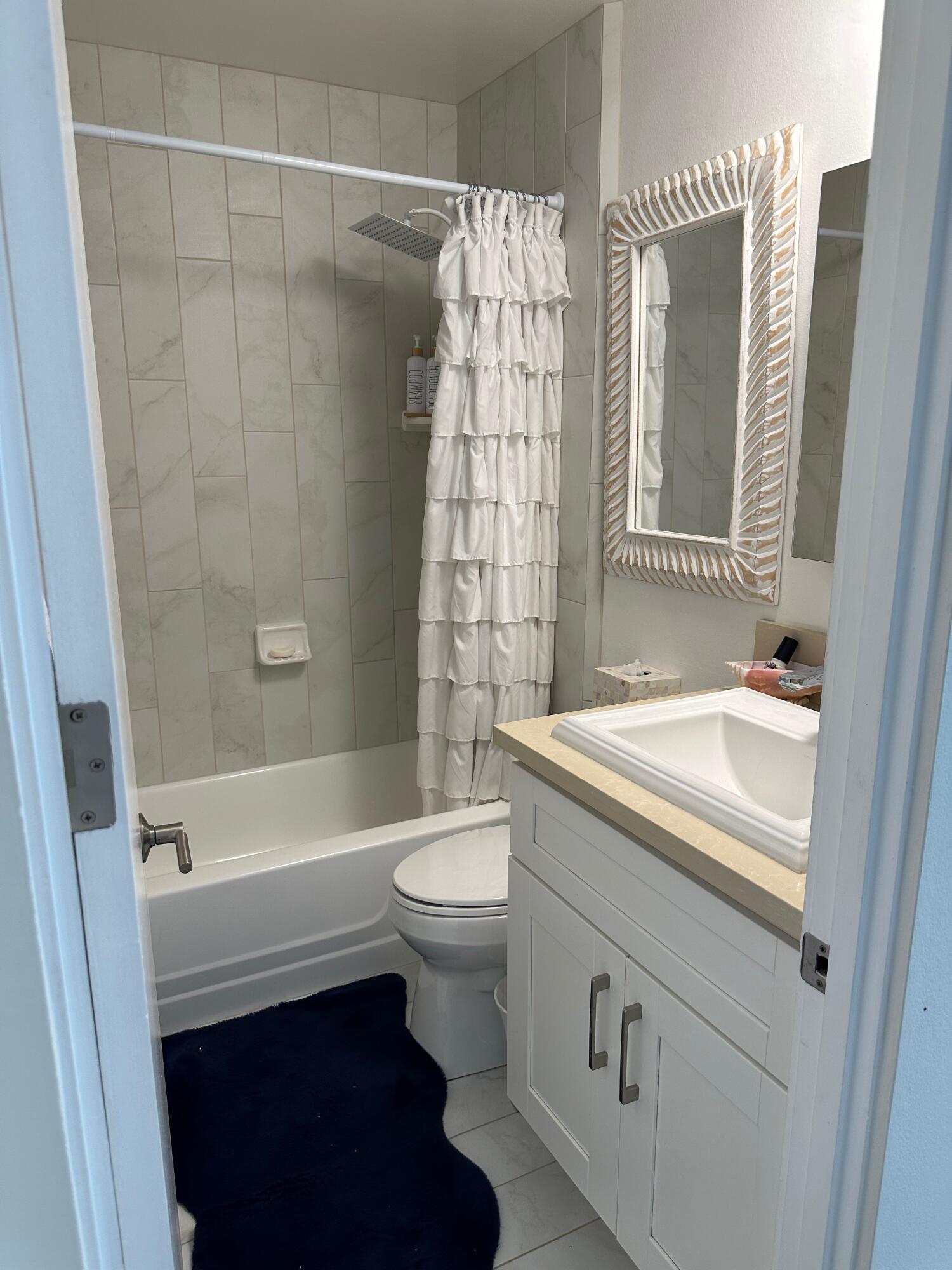 1220 Coast Village Road, 208