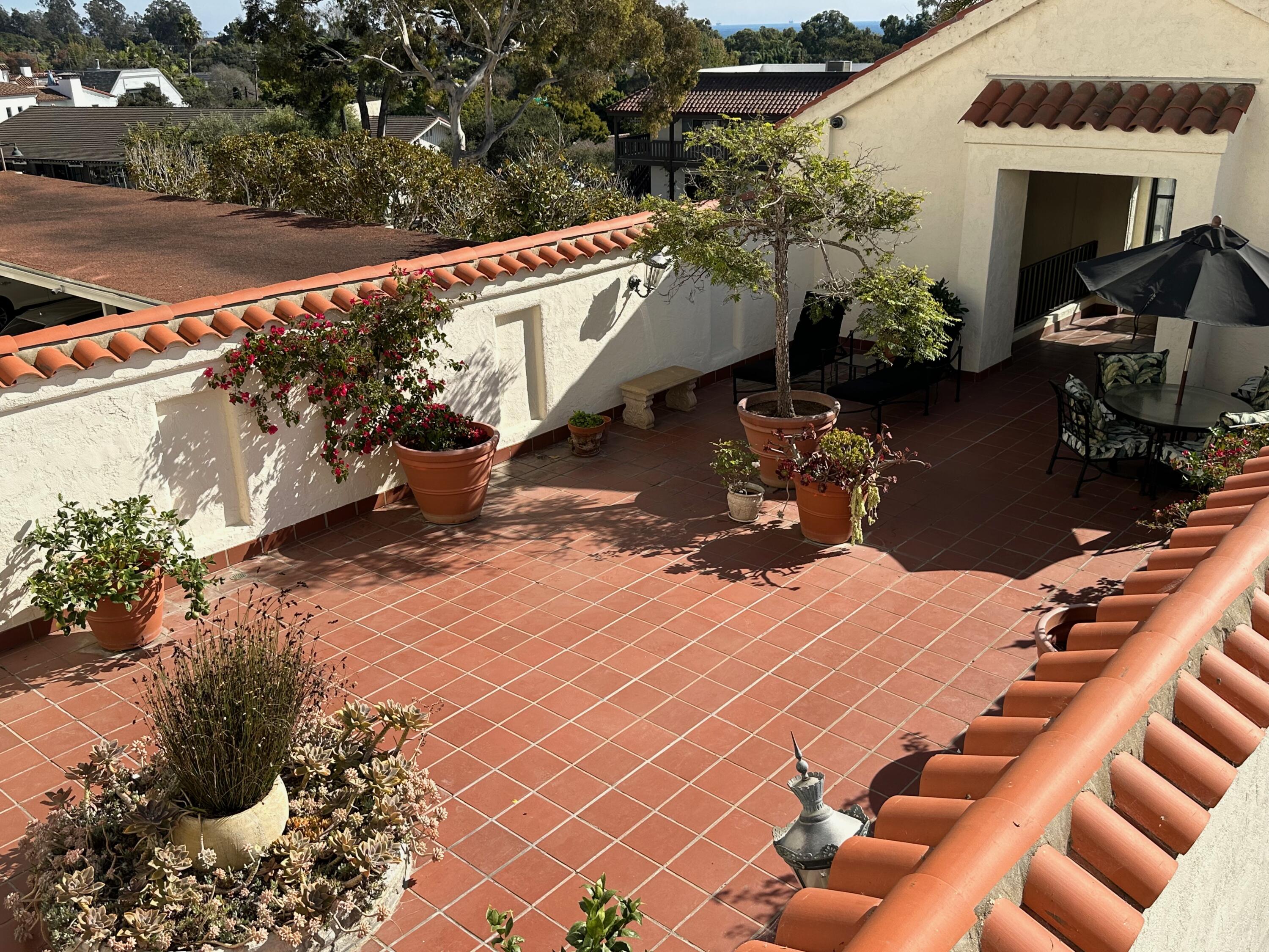 1220 Coast Village Road, 208
