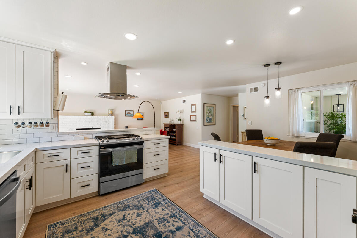 339 Via El Encantador