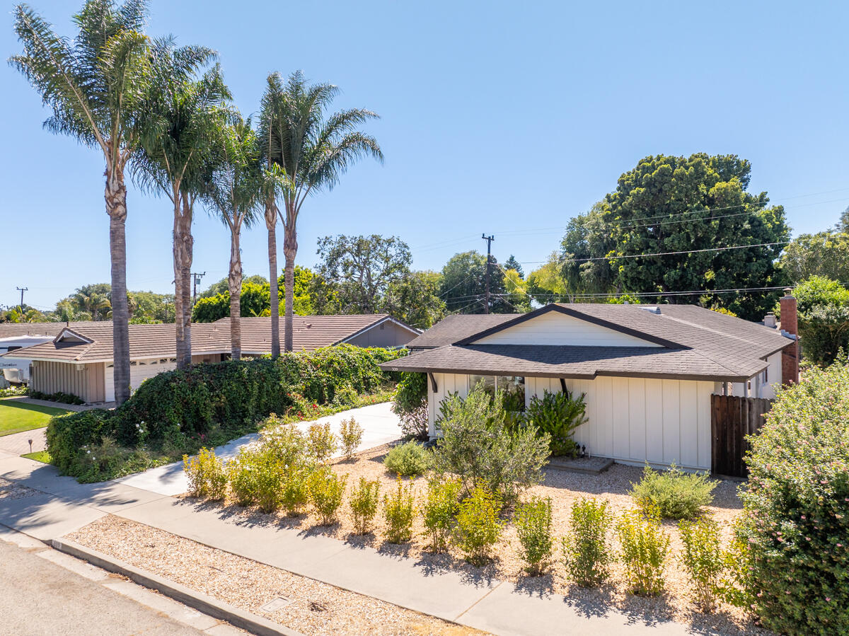 339 Via El Encantador