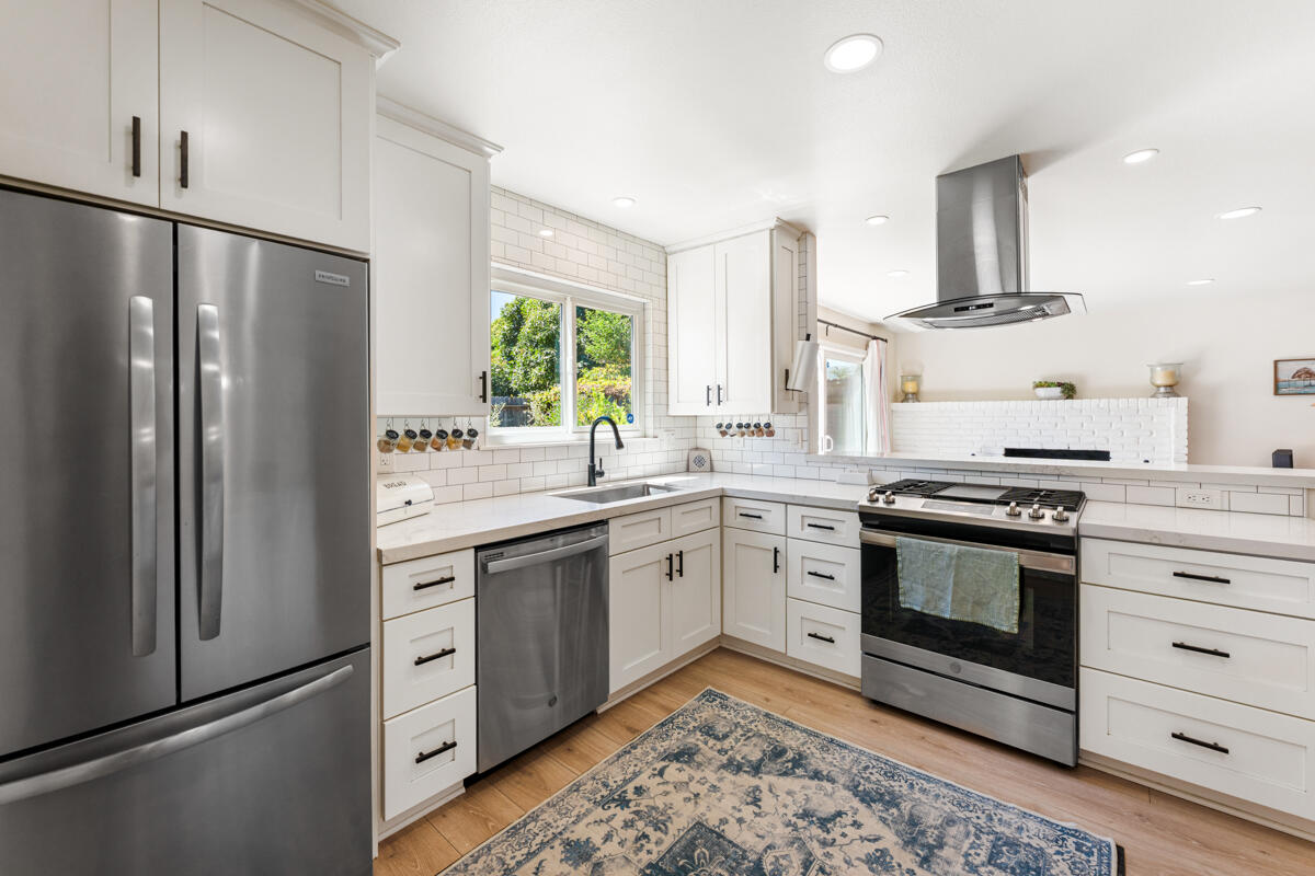 339 Via El Encantador