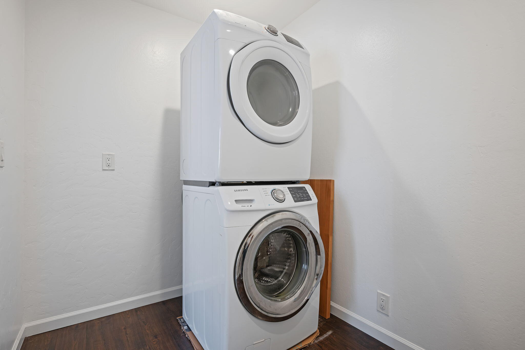 130 W Alamar Avenue, 4
