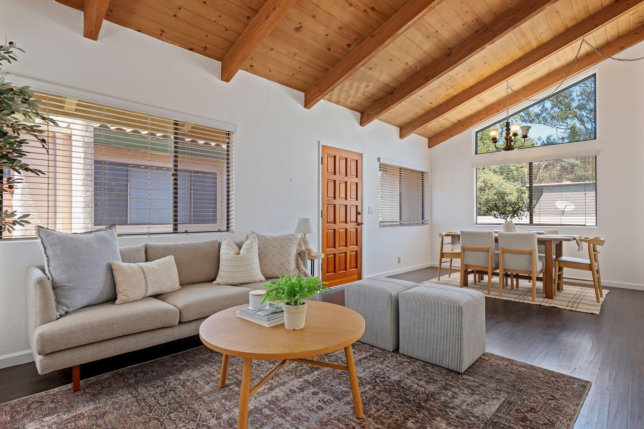 130 W Alamar Avenue, 4