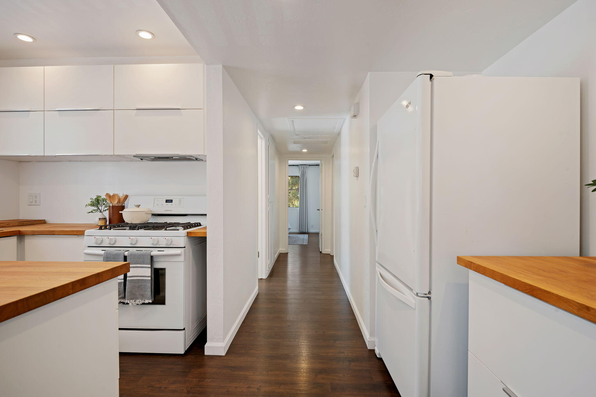 130 W Alamar Avenue, 4
