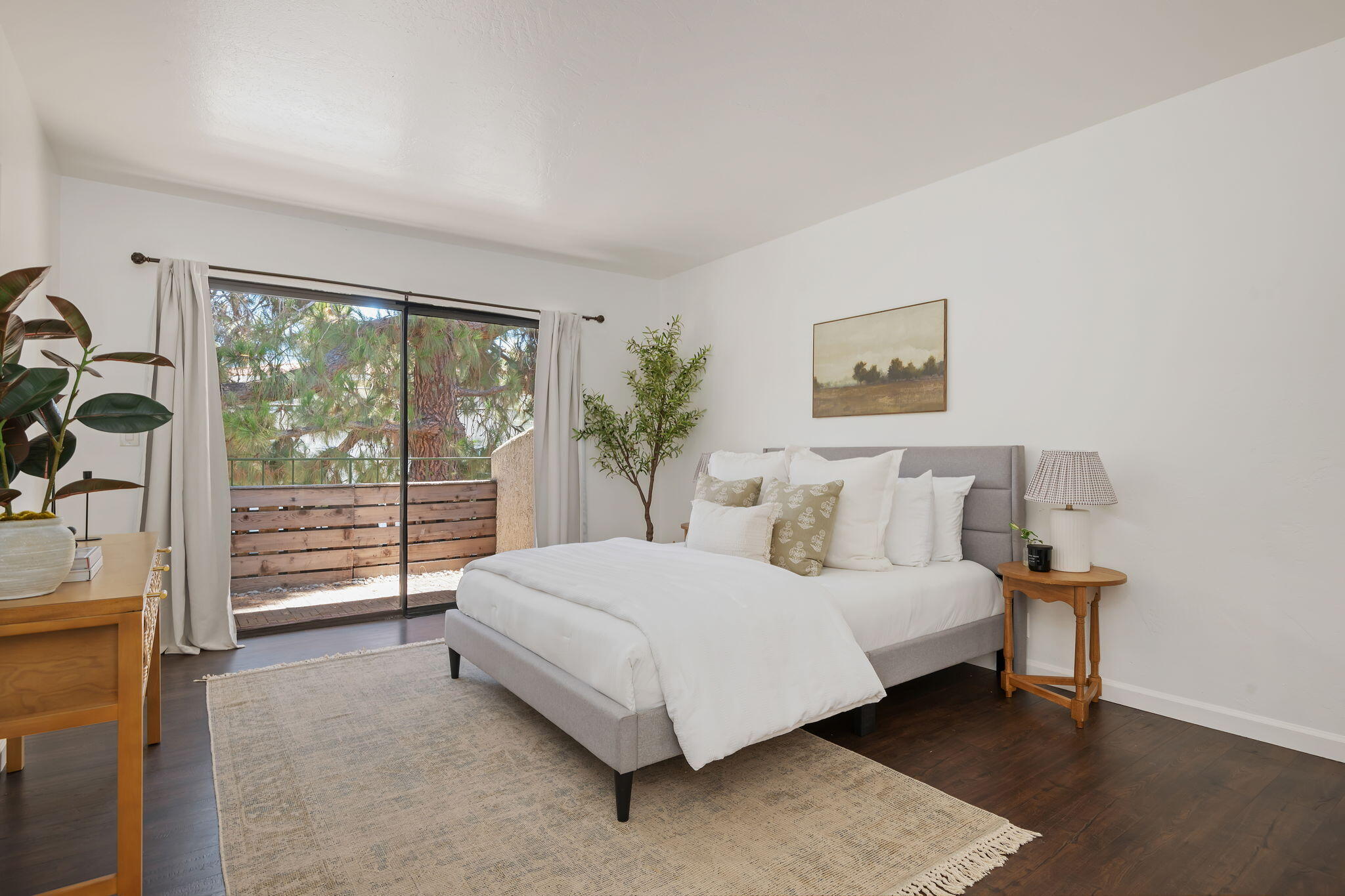130 W Alamar Avenue, 4